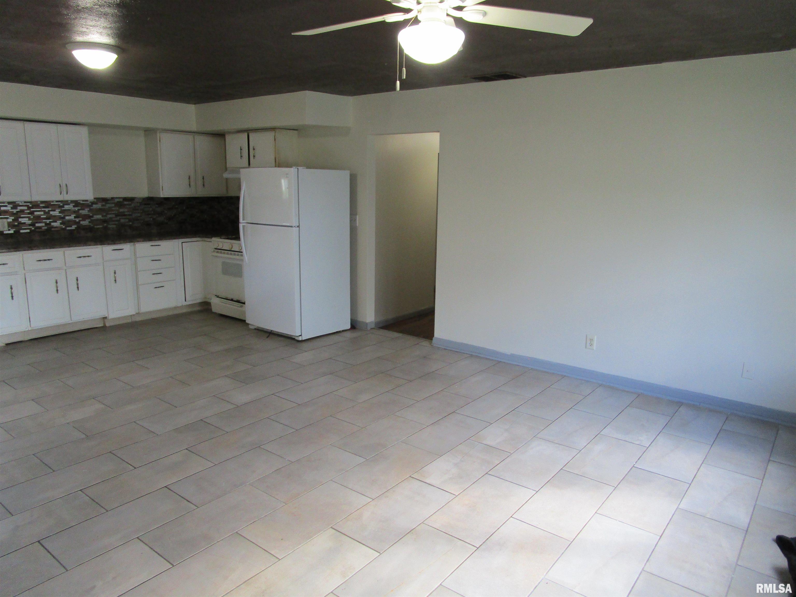 35 Bunn Drive, Springfield, Illinois image 8