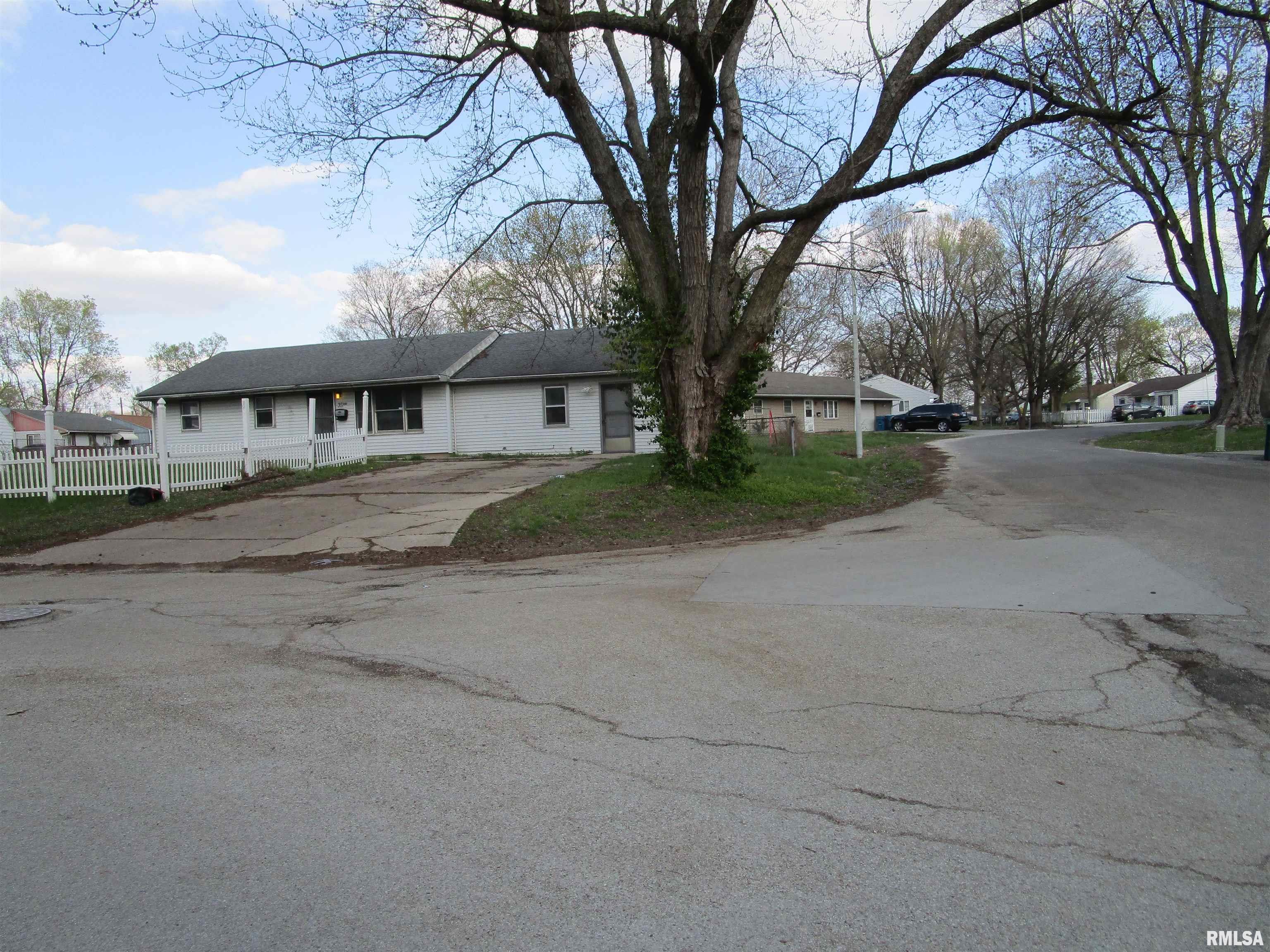 35 Bunn Drive, Springfield, Illinois image 2
