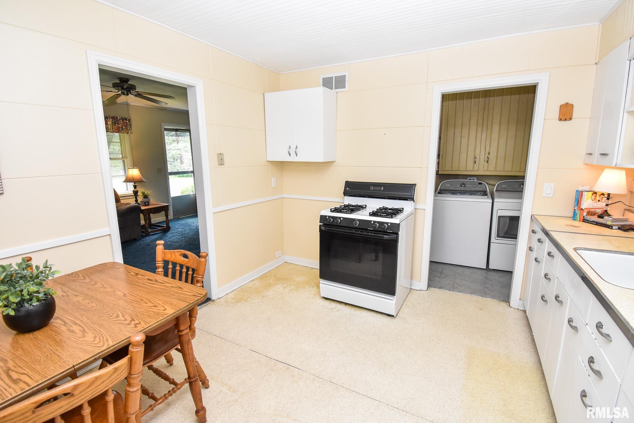 111 Linden Avenue, Germantown Hills, Illinois image 12