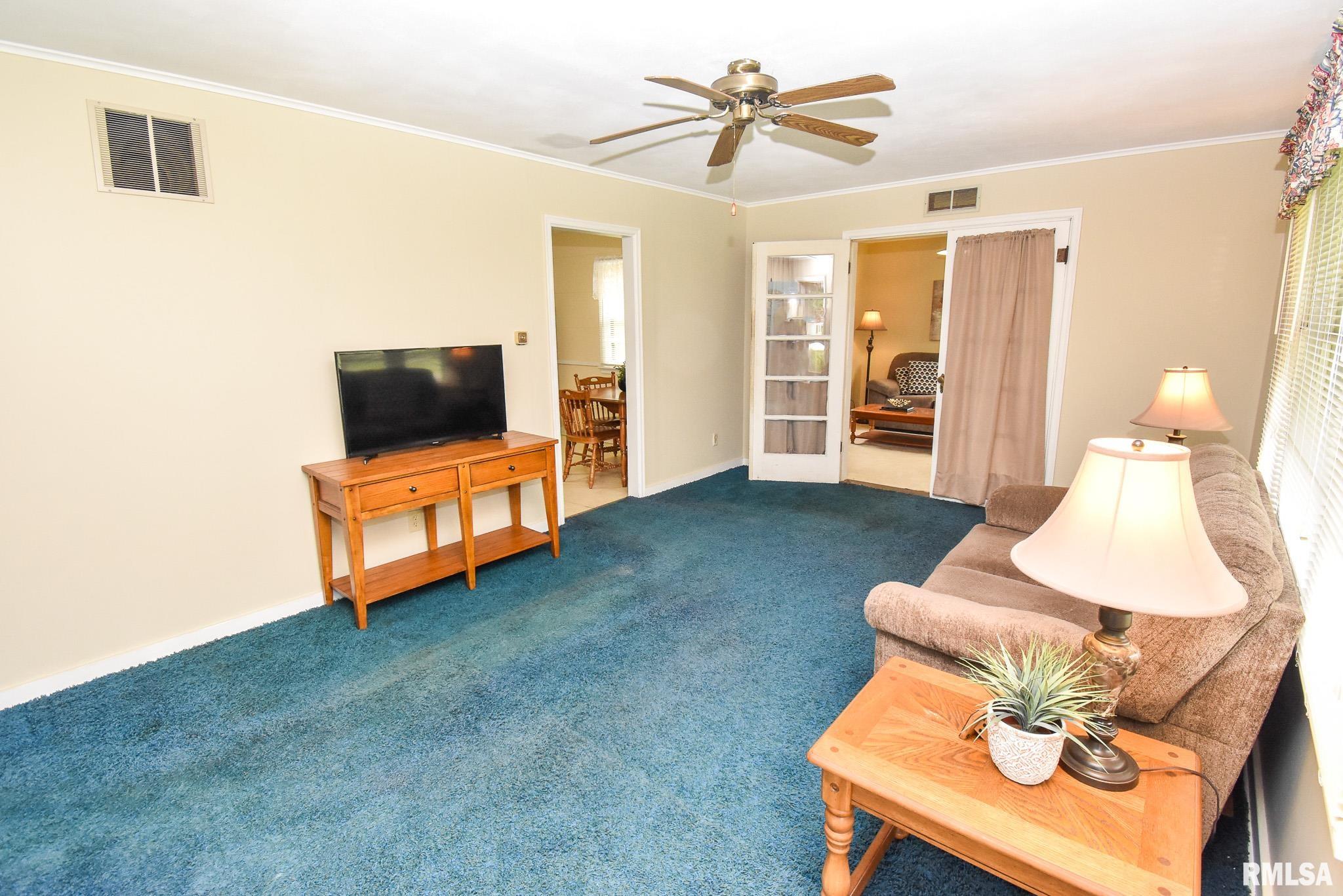 111 Linden Avenue, Germantown Hills, Illinois image 3