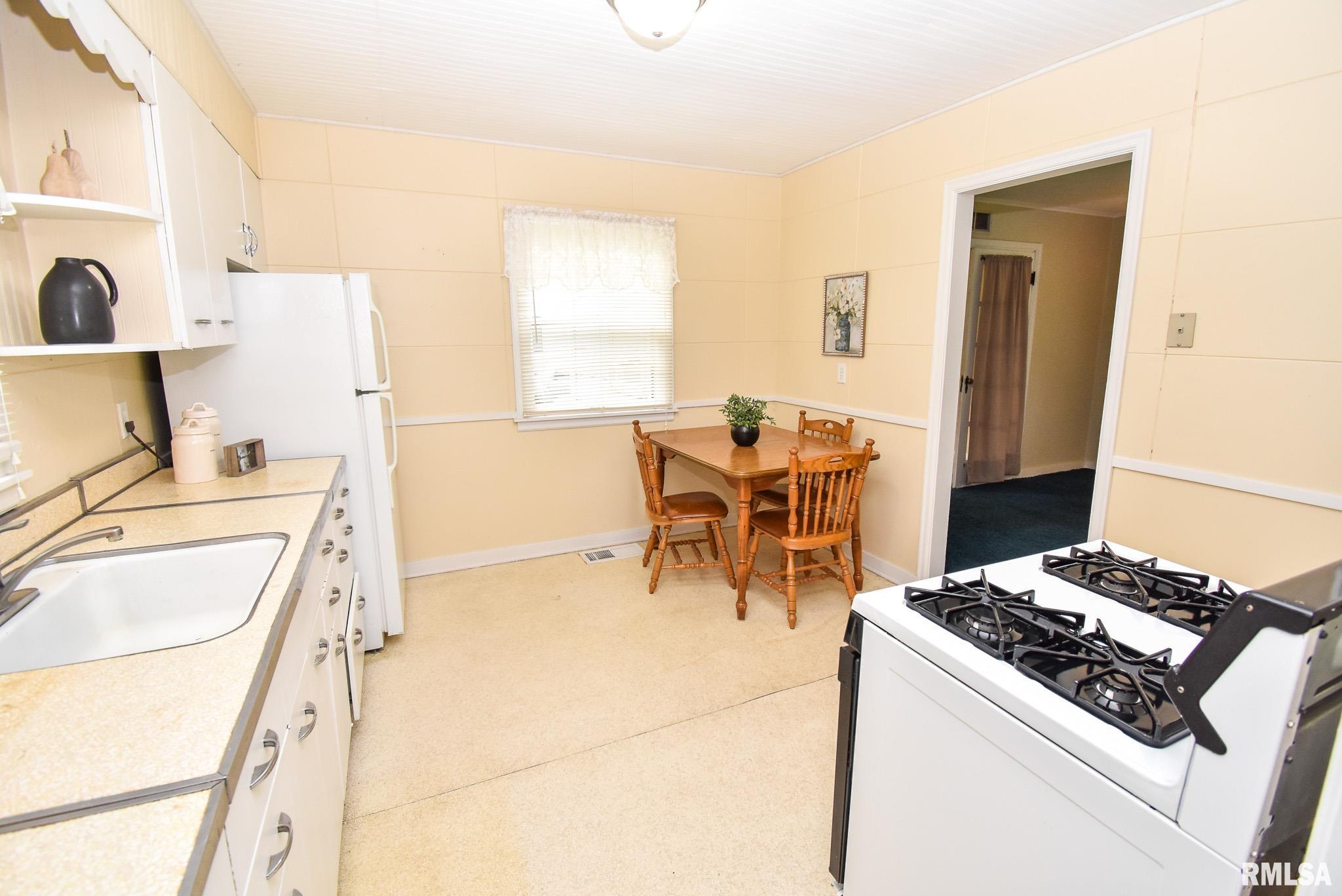 111 Linden Avenue, Germantown Hills, Illinois image 11