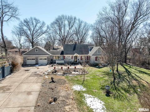 Homes For Sale - 1303 W Adams Street<br/> Macomb, IL 61455