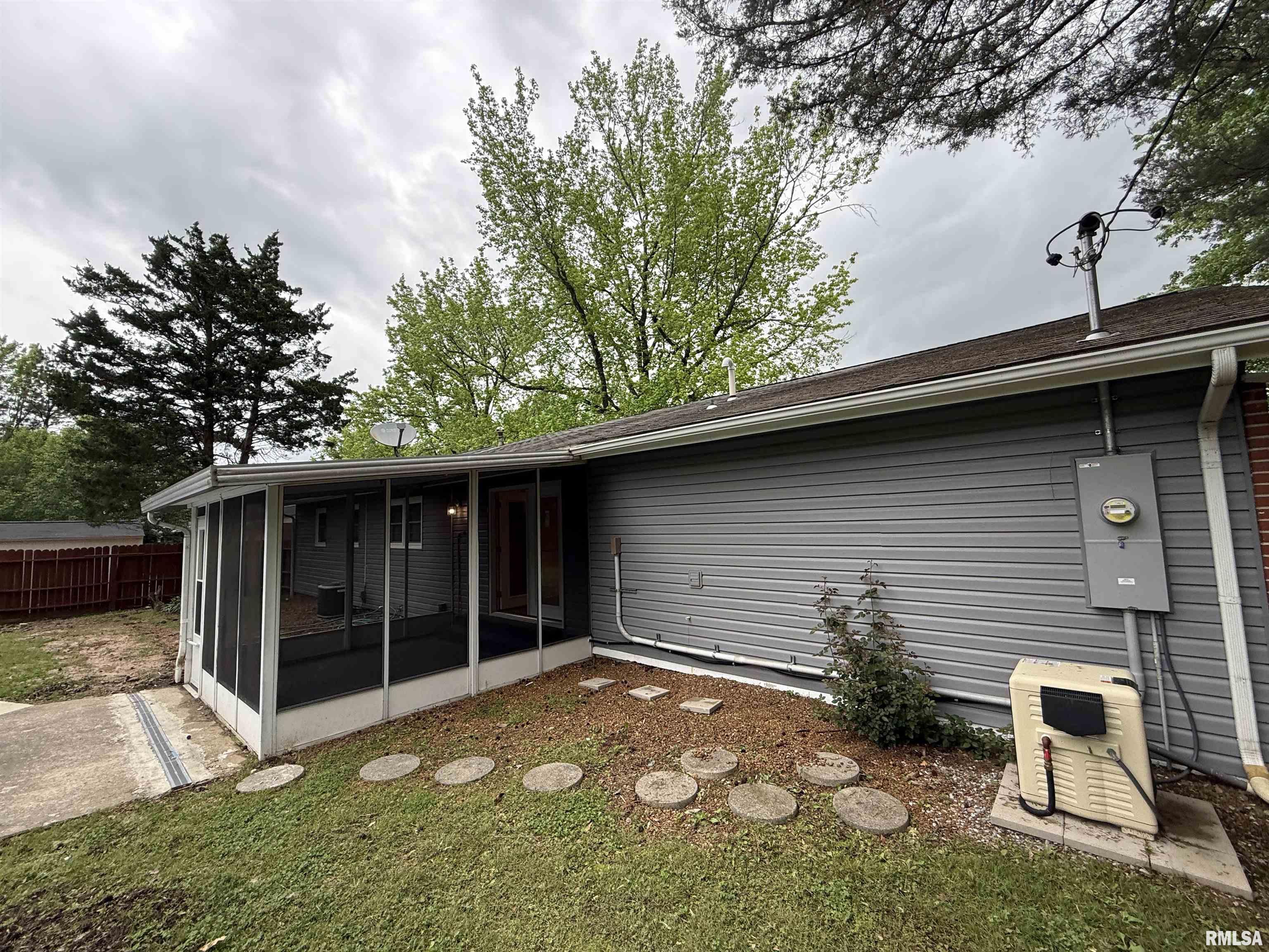 210 S Glenview Drive, Carbondale, Illinois image 39