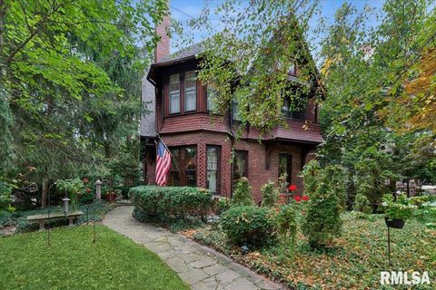 Photo of 738 N BROAD Street, Galesburg, IL 61401 (MLS # CA1042806)