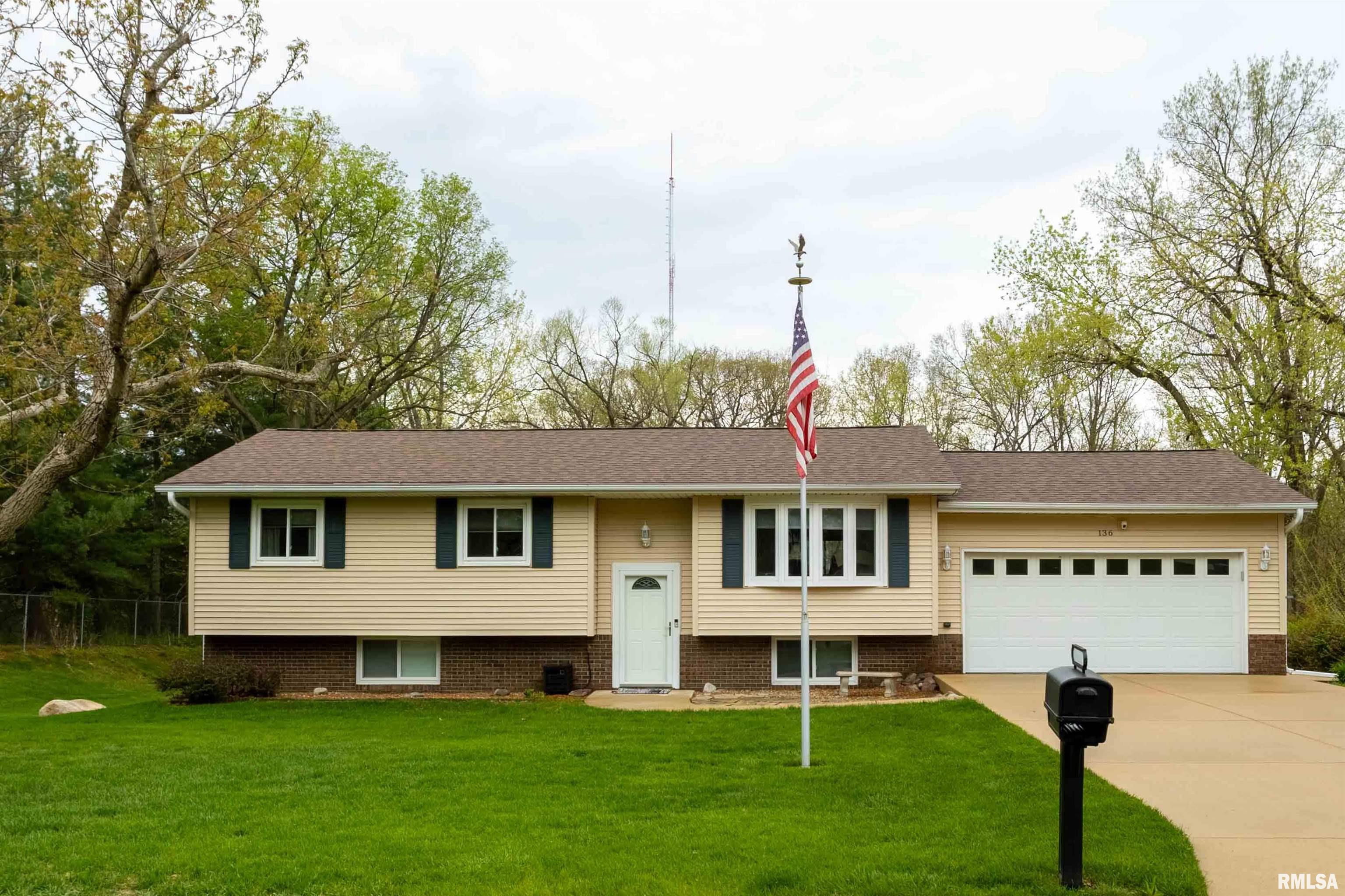 136 Glenview Avenue, East Peoria, Illinois image 2