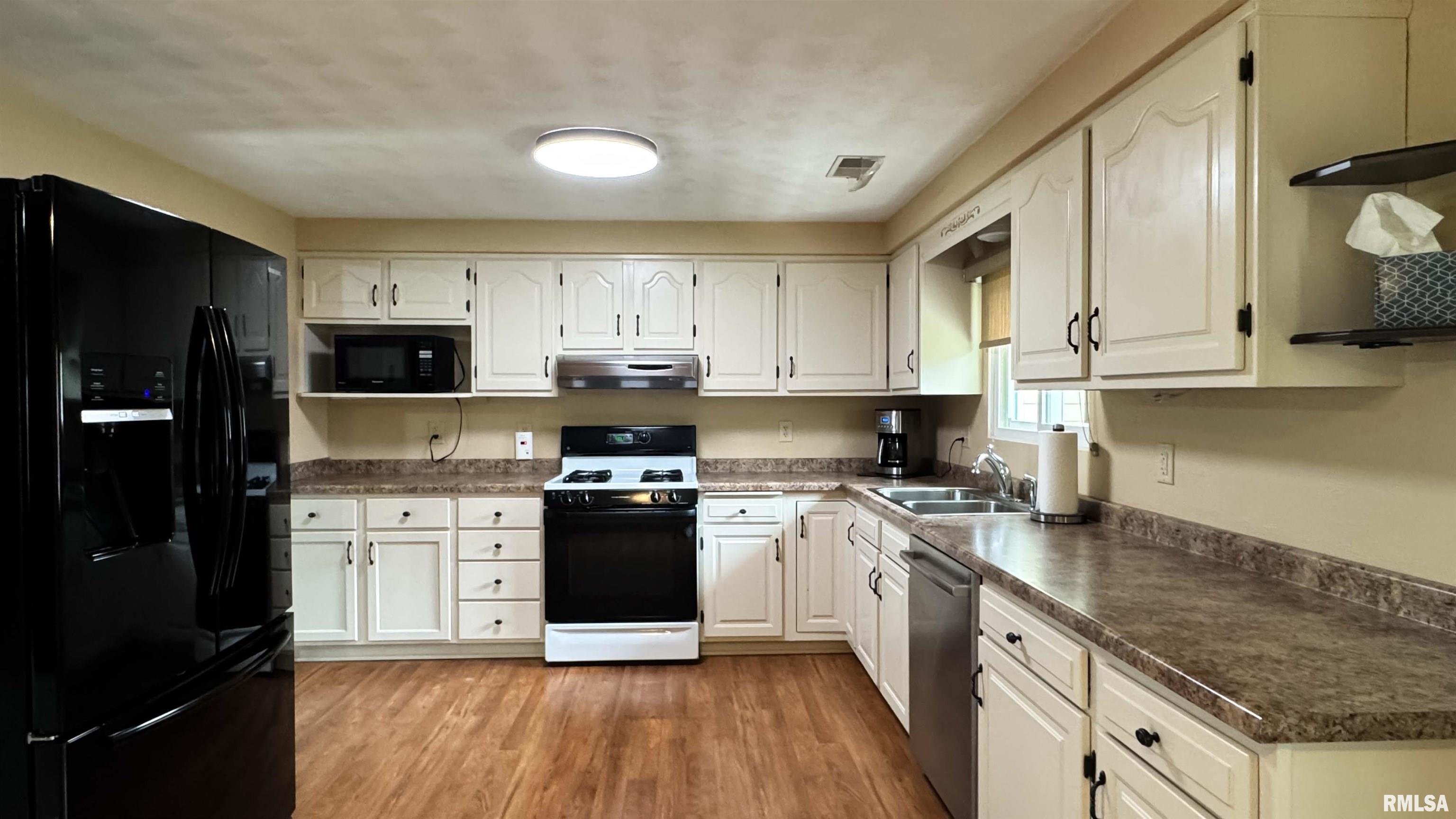 136 Glenview Avenue, East Peoria, Illinois image 16