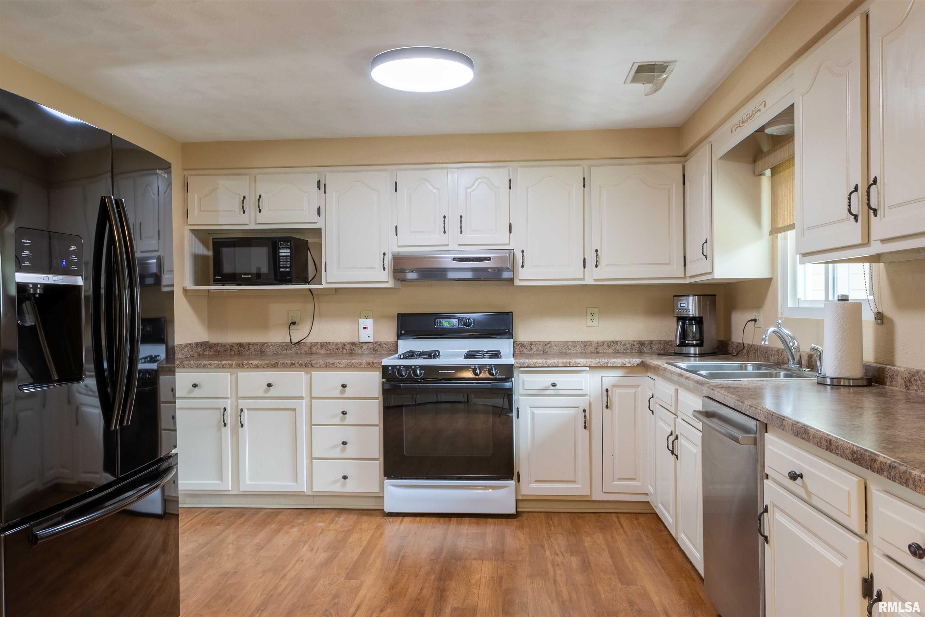 136 Glenview Avenue, East Peoria, Illinois image 13