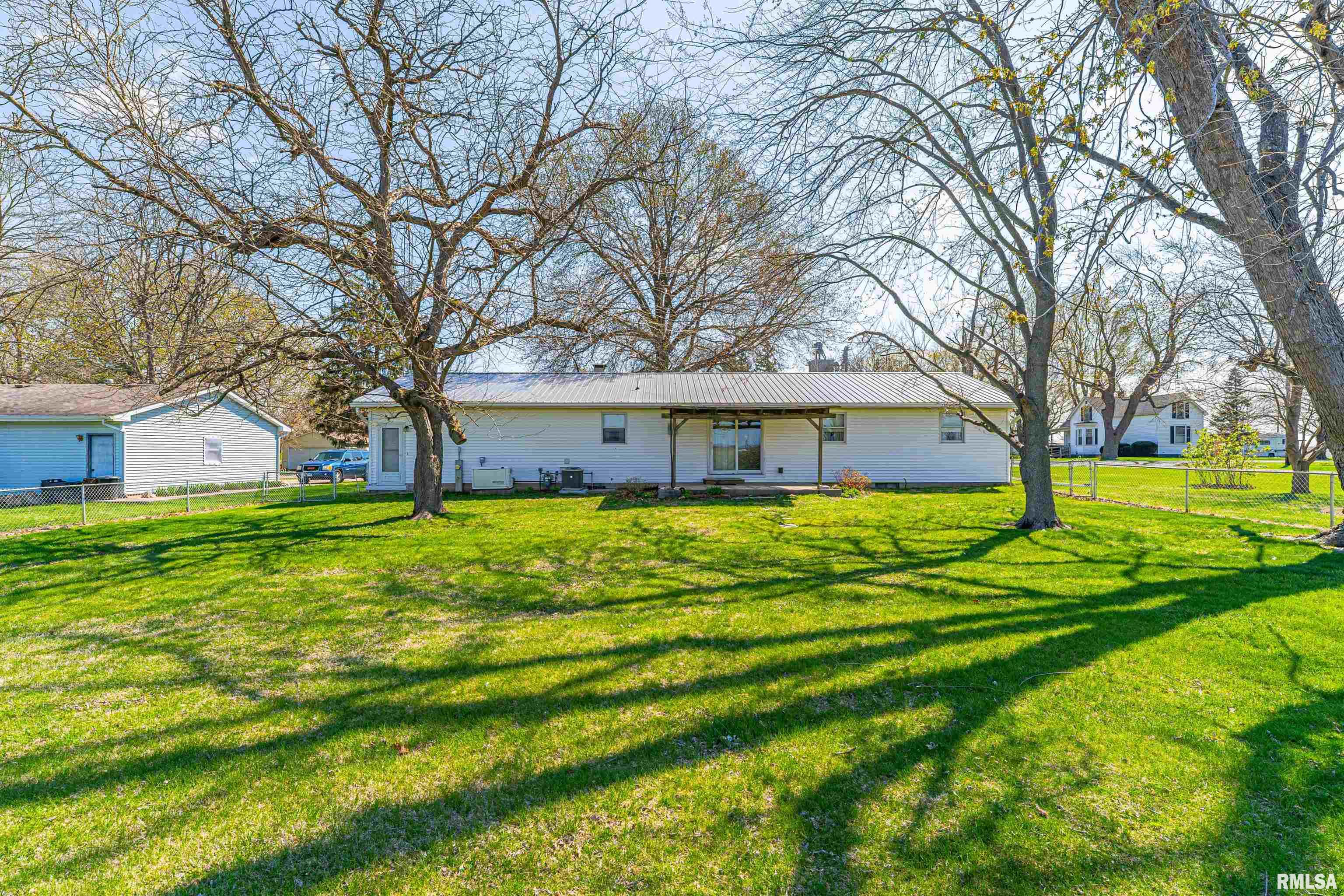 101 N Maple Street, Chestnut, Illinois image 19