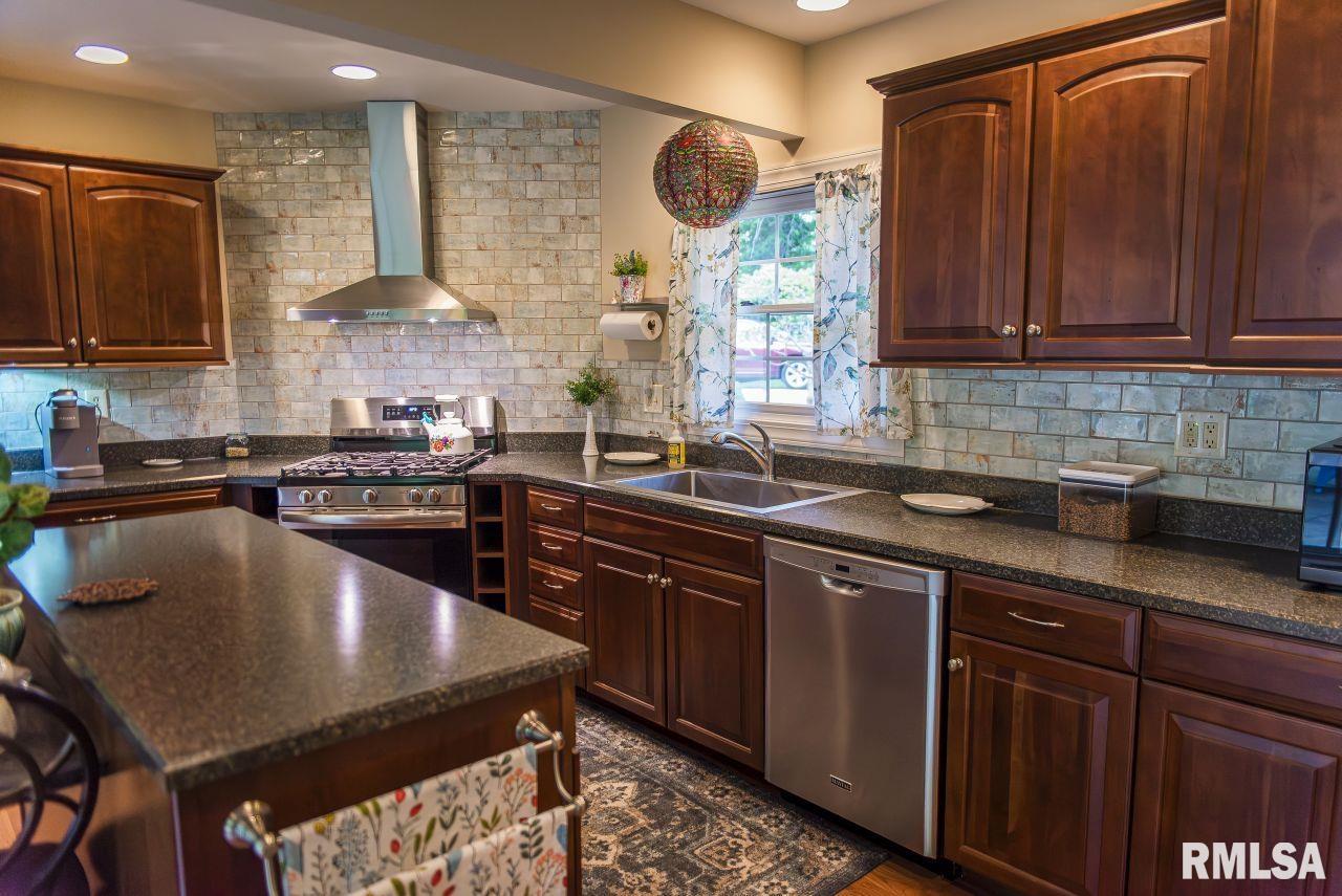 825 Ridgewood Drive, Quincy, Illinois image 4