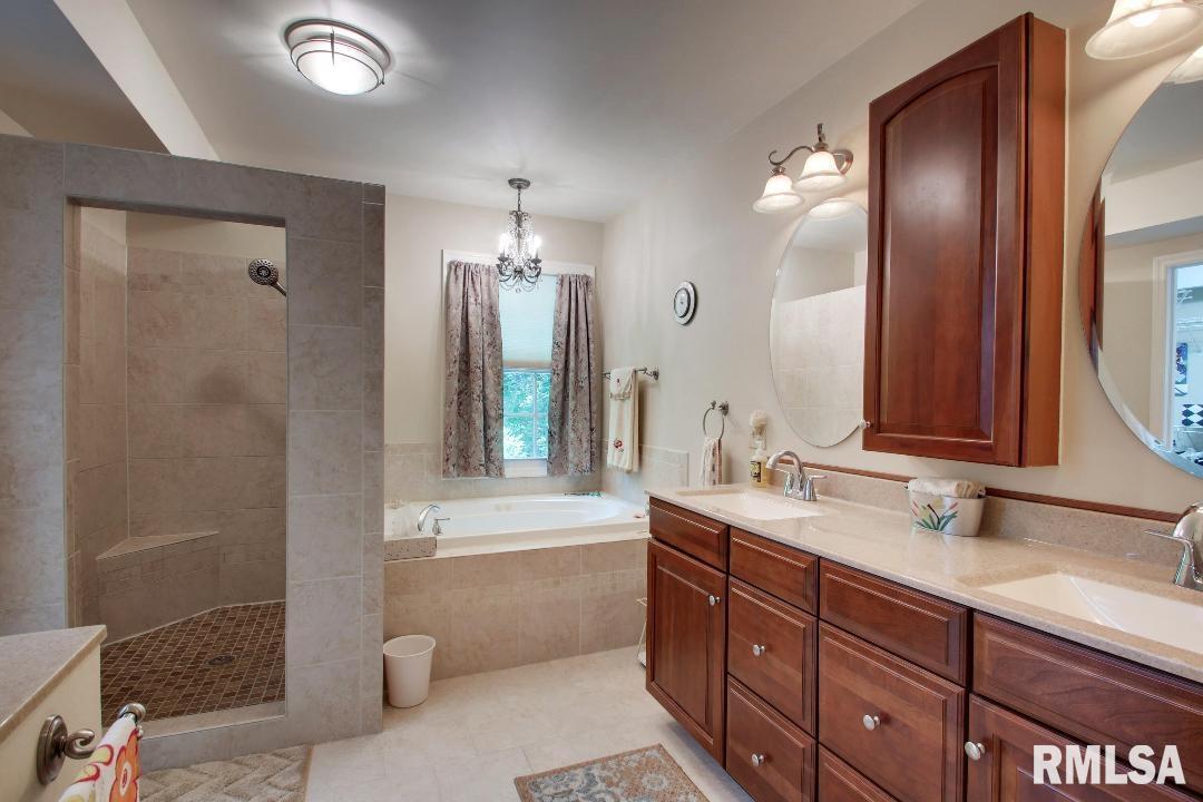 825 Ridgewood Drive, Quincy, Illinois image 14
