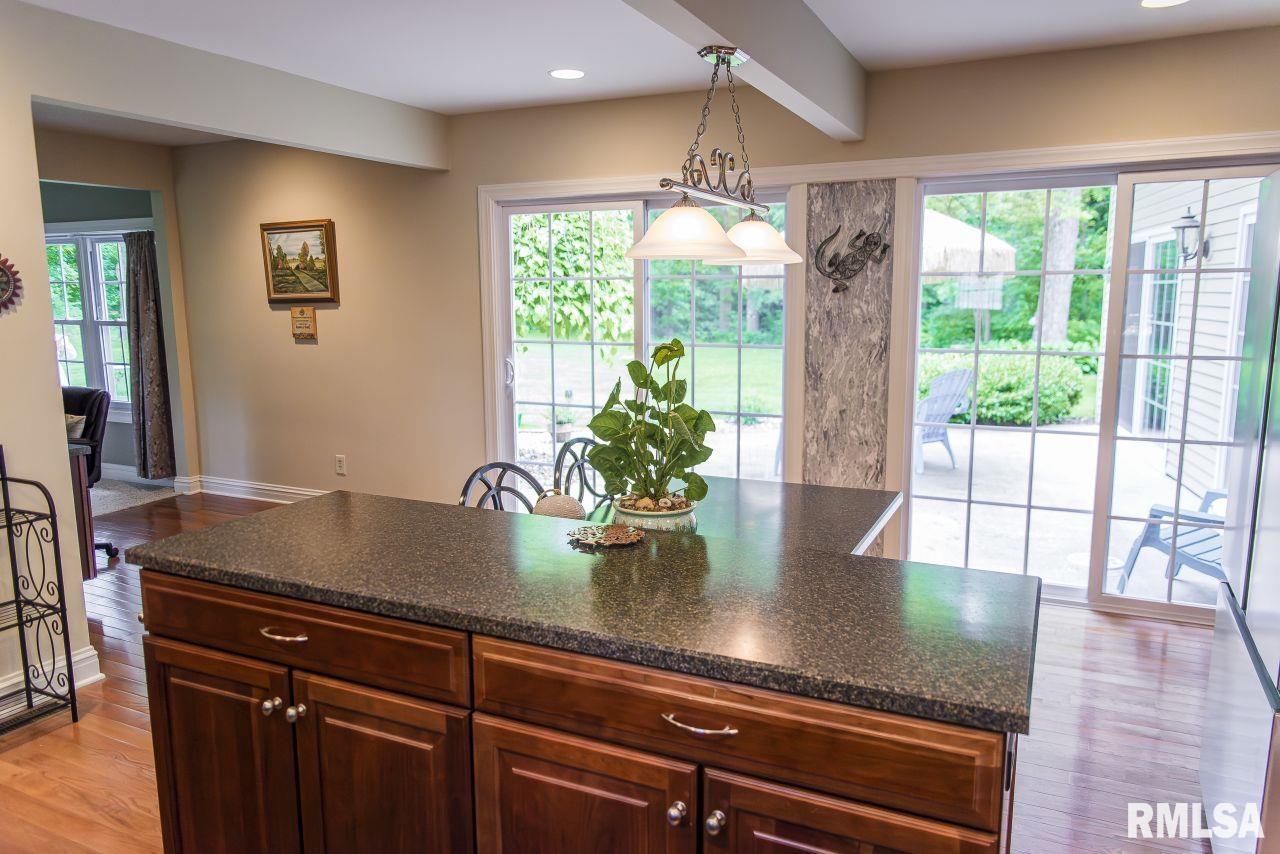 825 Ridgewood Drive, Quincy, Illinois image 5