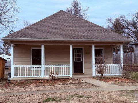 Homes For Sale - 610 E Illinois Avenue<br/> Williamson County, Carterville, IL 62918