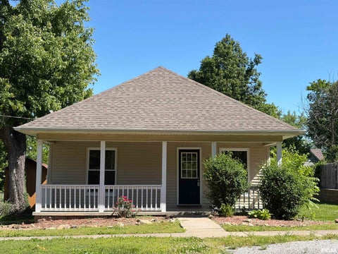 Homes For Sale - 610 E Illinois Avenue<br/> Williamson County, Carterville, IL 62918
