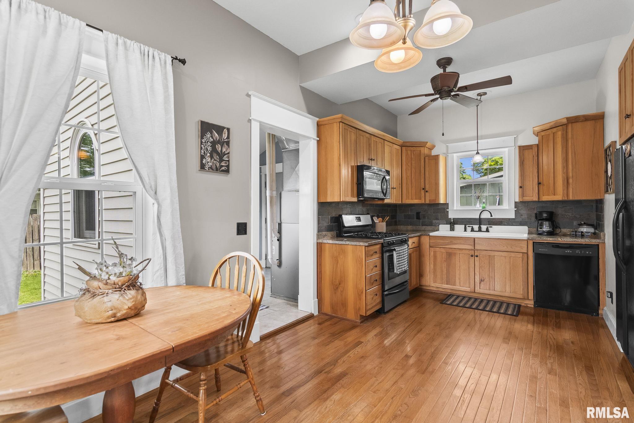 910 W Van Buren Street, Auburn, Illinois image 8