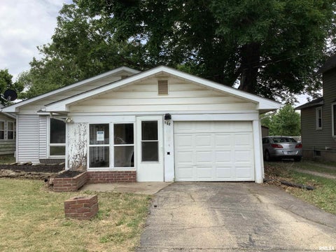 Homes For Sale - 152 N Oak Street<br/> Fulton County, Farmington, IL 61531