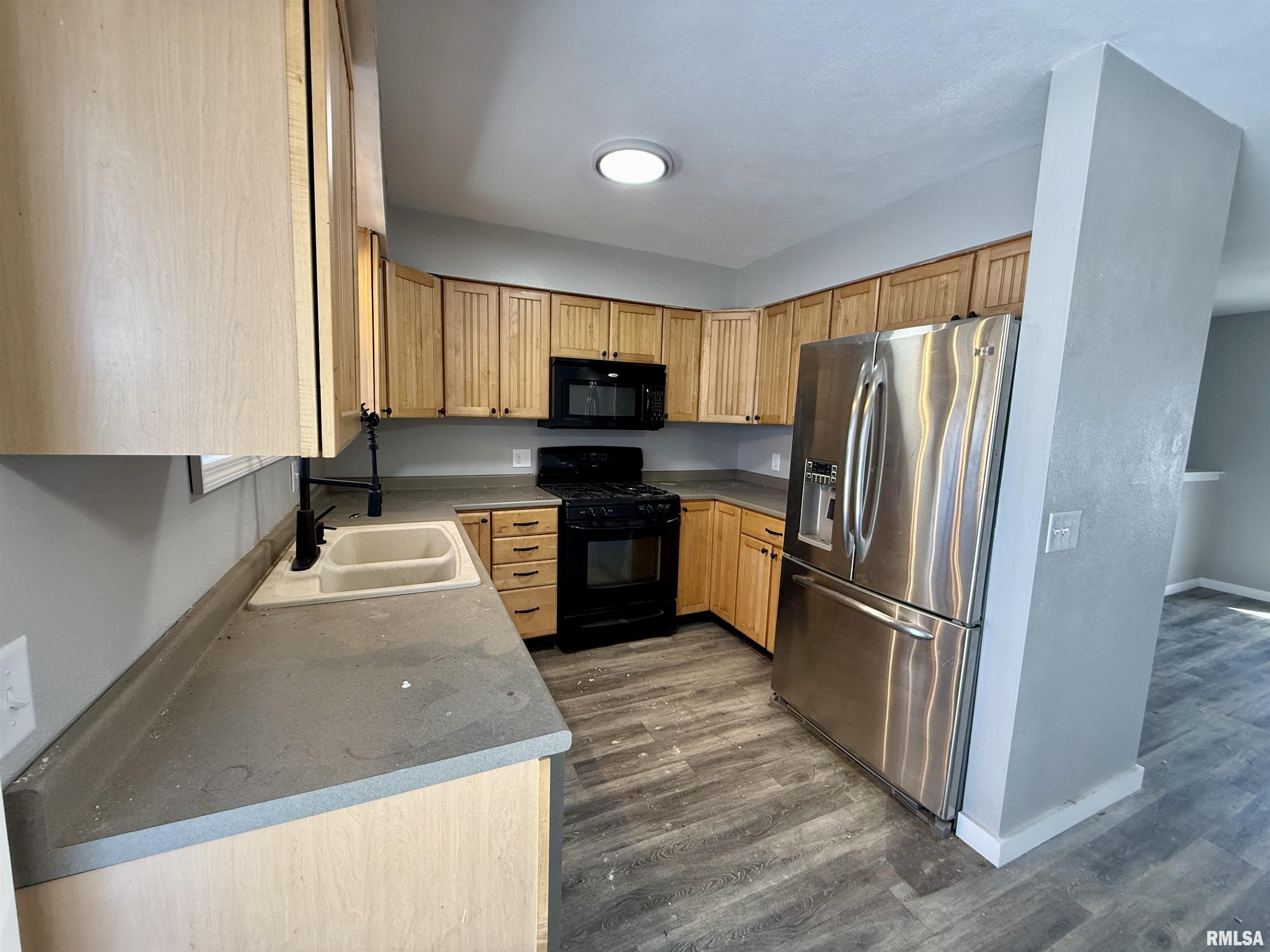 921 Ash Drive, Colona, Illinois image 3
