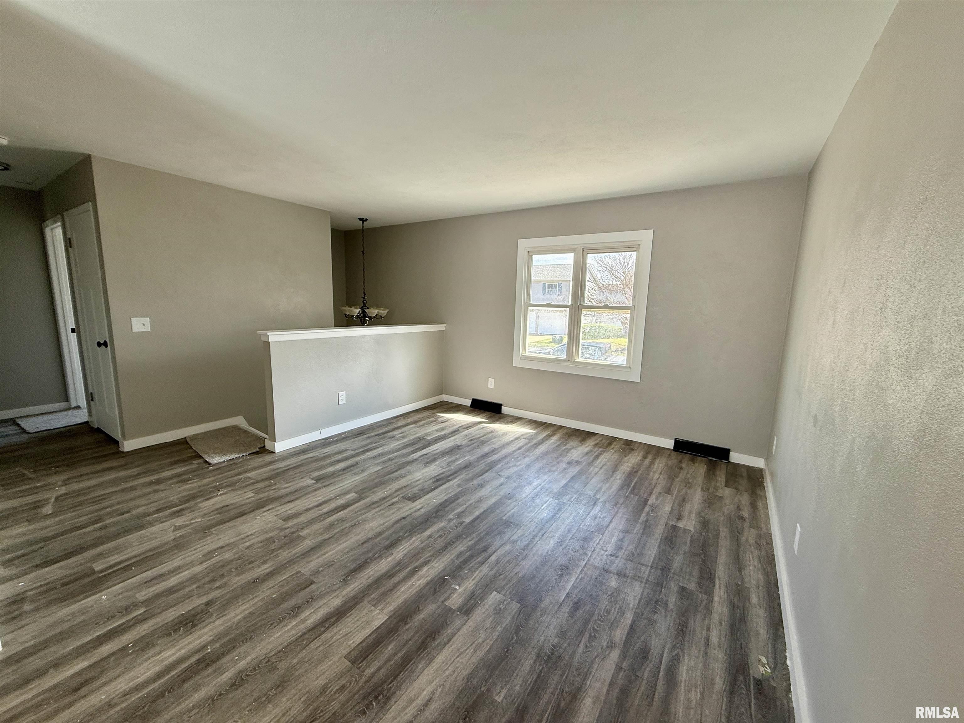 921 Ash Drive, Colona, Illinois image 2