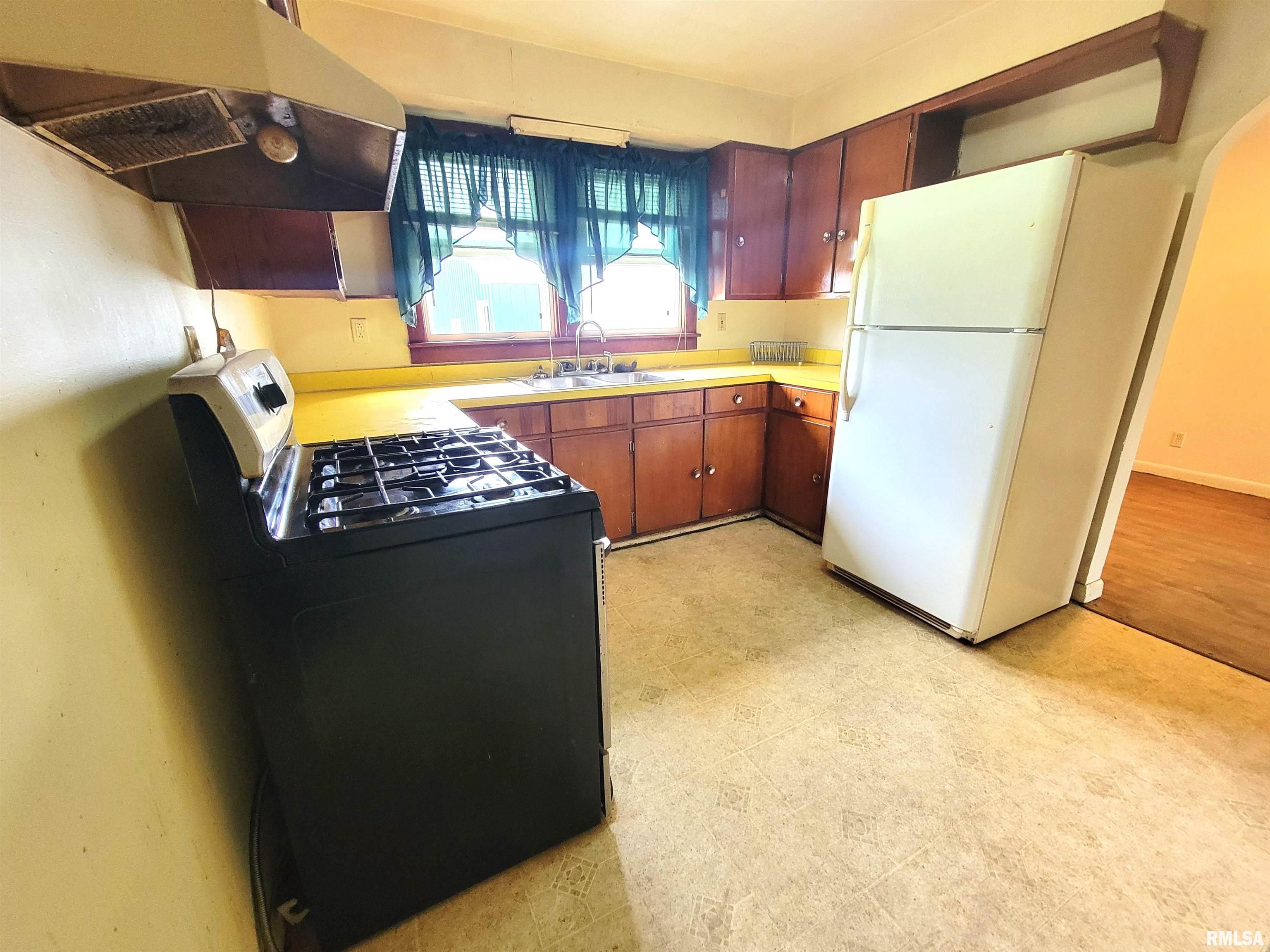 422 East Drive, Flora, Illinois image 14