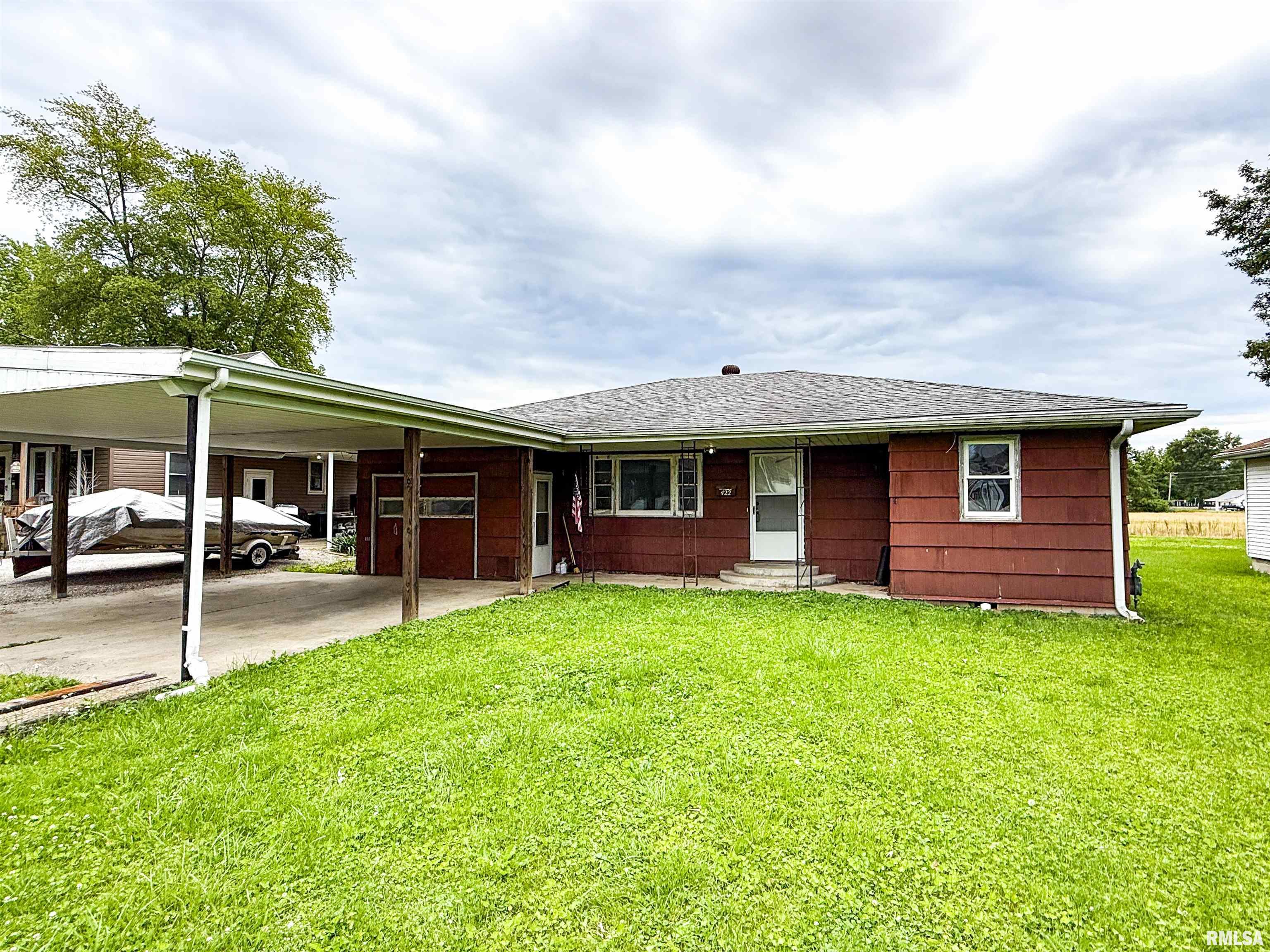 422 East Drive, Flora, Illinois image 1