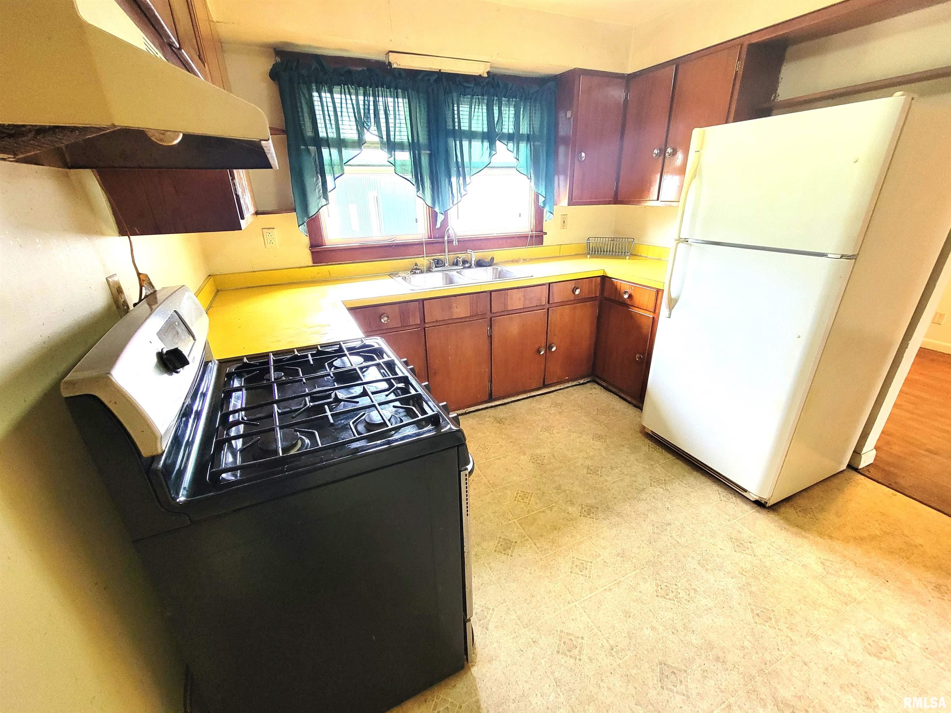 422 East Drive, Flora, Illinois image 16