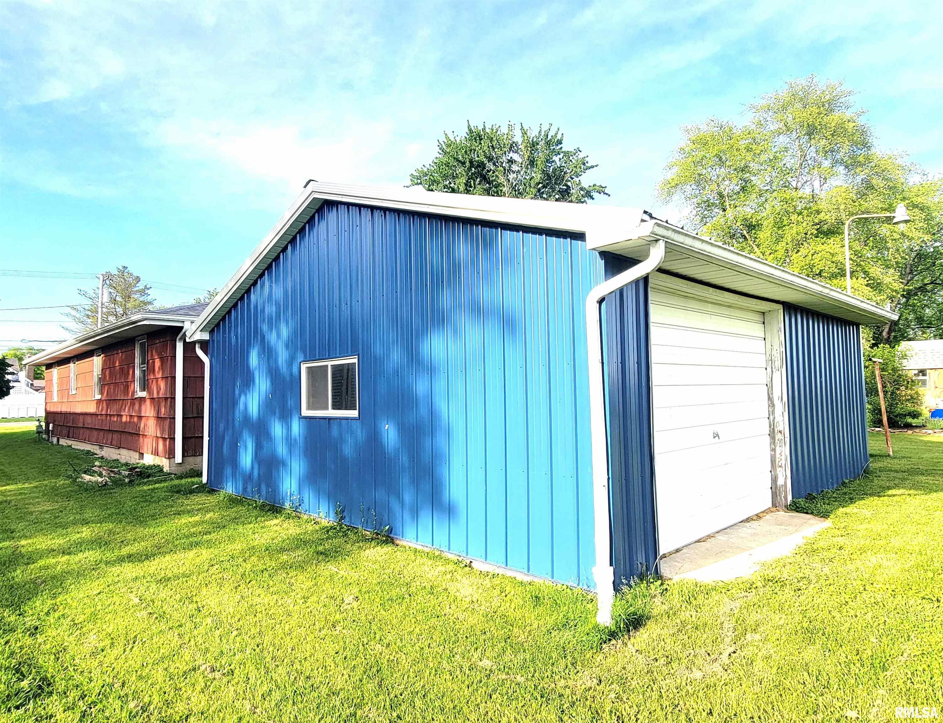 422 East Drive, Flora, Illinois image 10