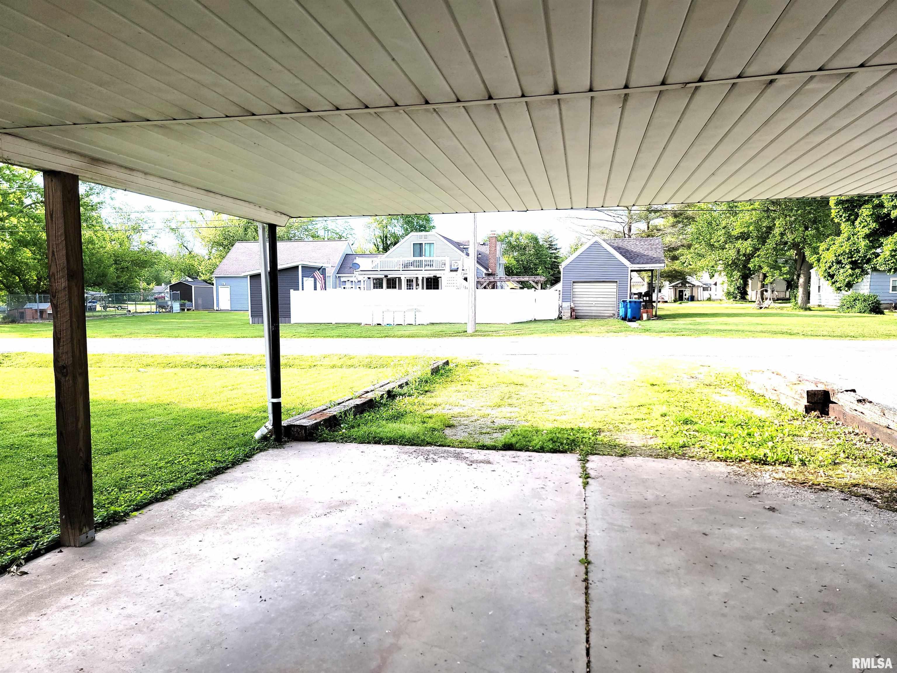 422 East Drive, Flora, Illinois image 6