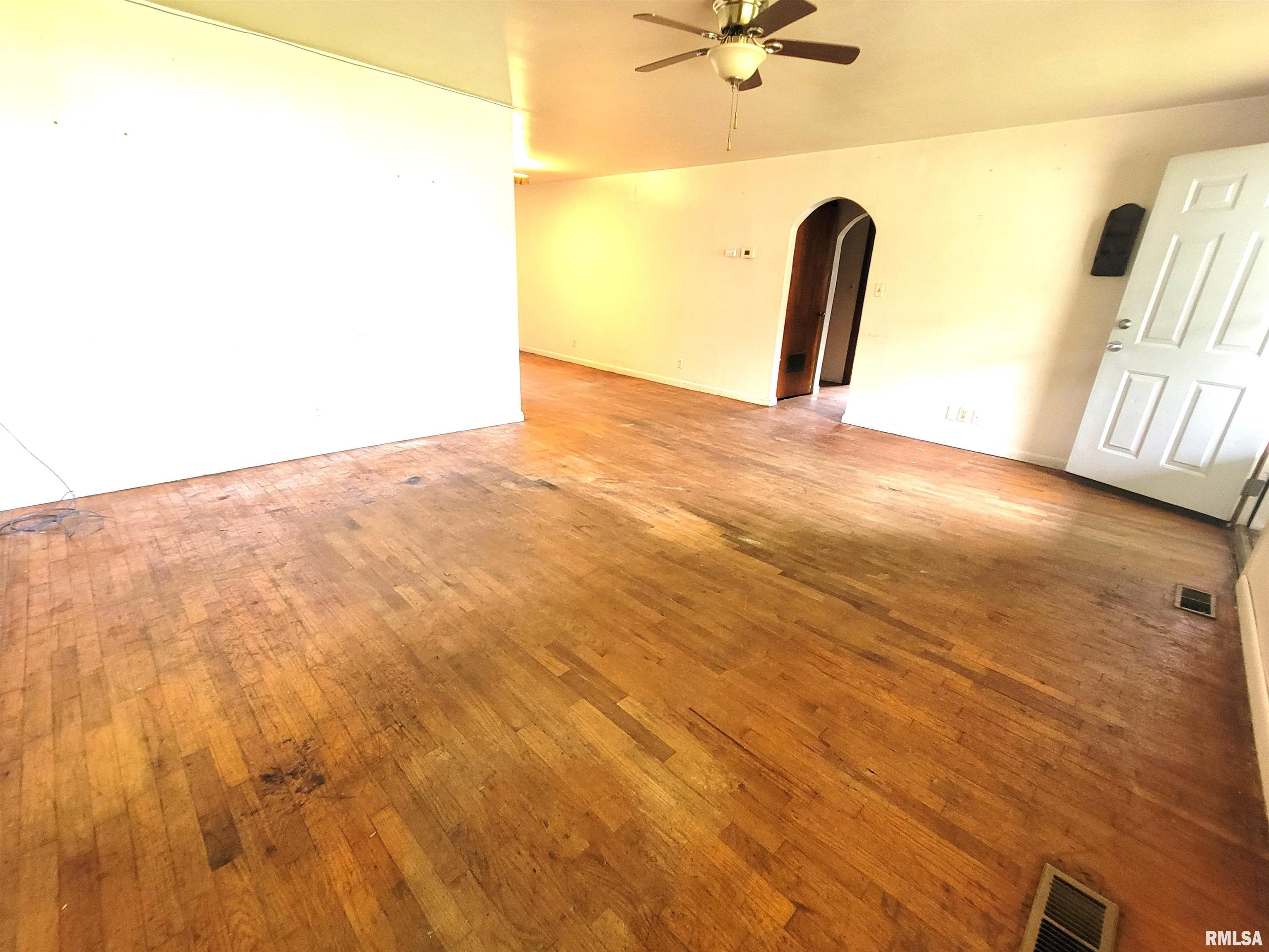 422 East Drive, Flora, Illinois image 3