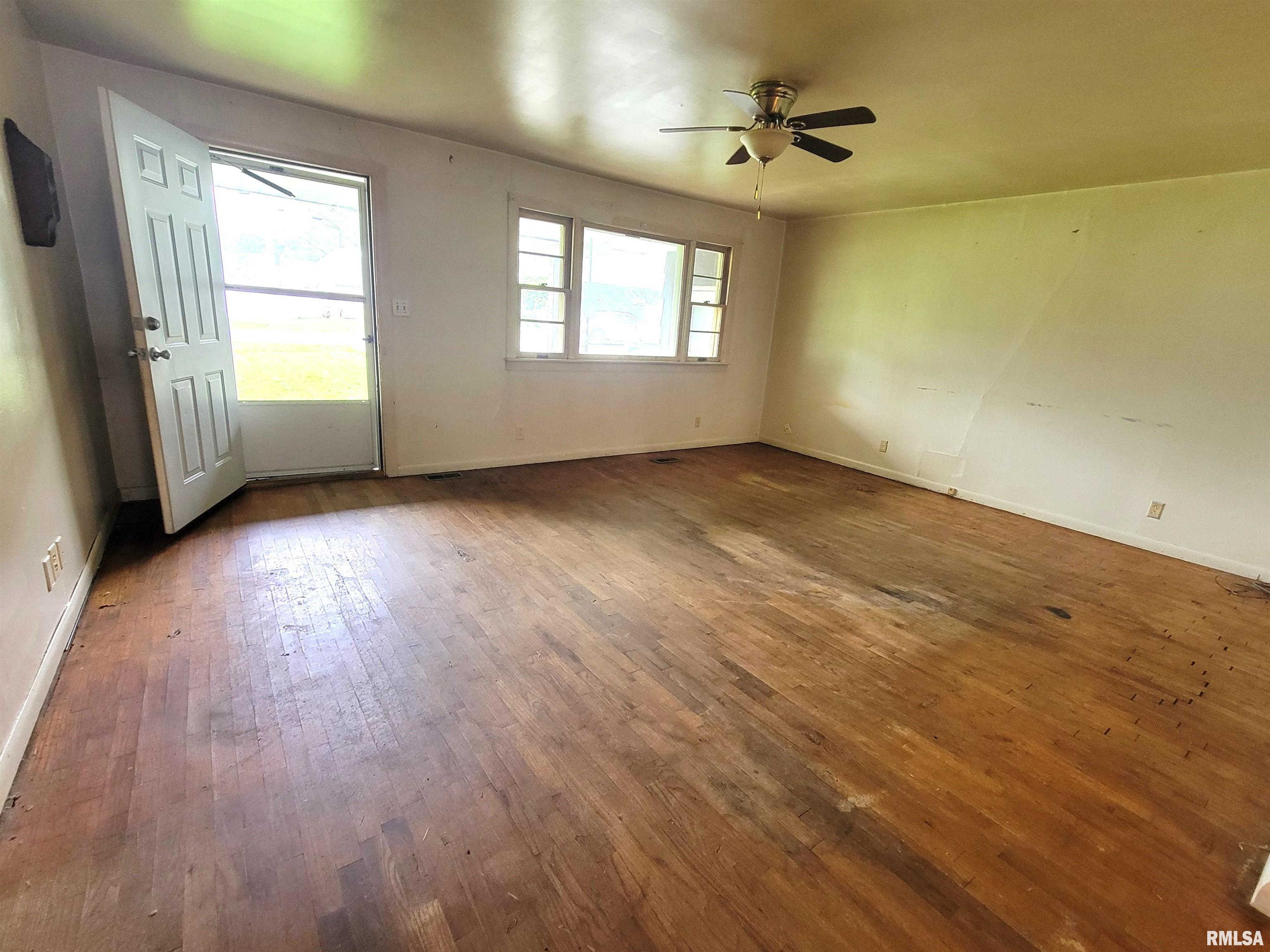 422 East Drive, Flora, Illinois image 35