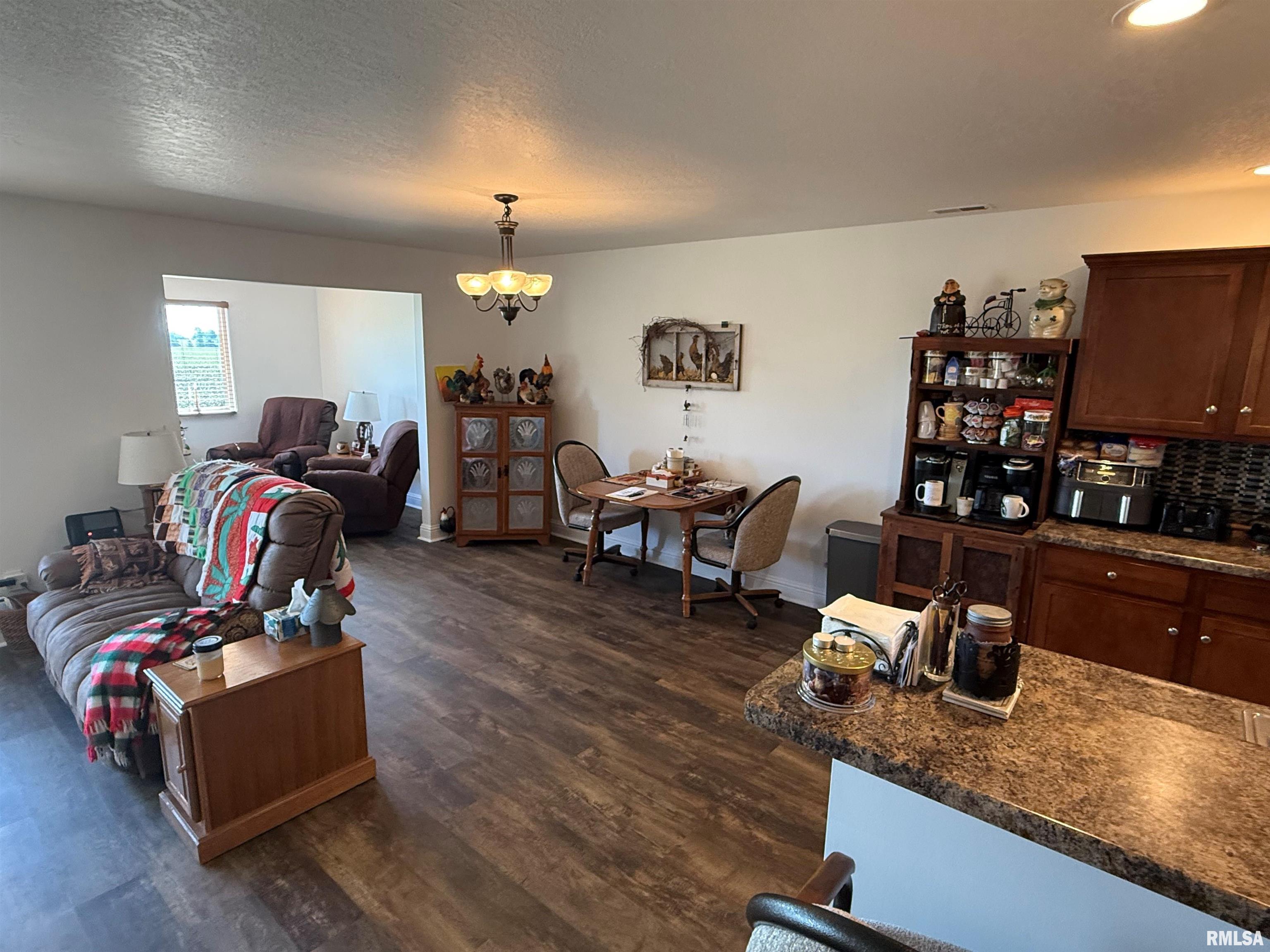 309 Scotch Pine Drive, Macomb, Illinois image 5