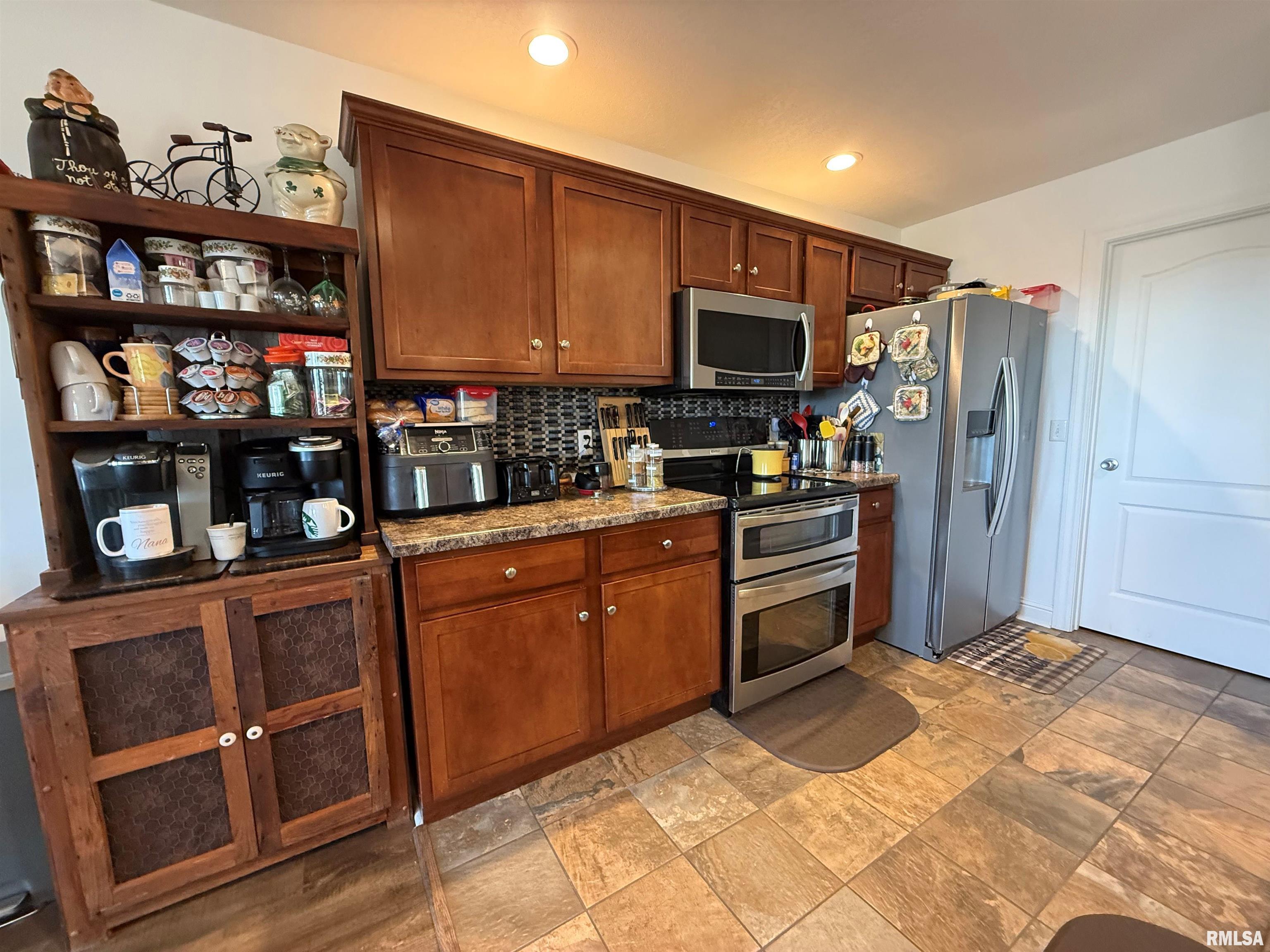 309 Scotch Pine Drive, Macomb, Illinois image 11