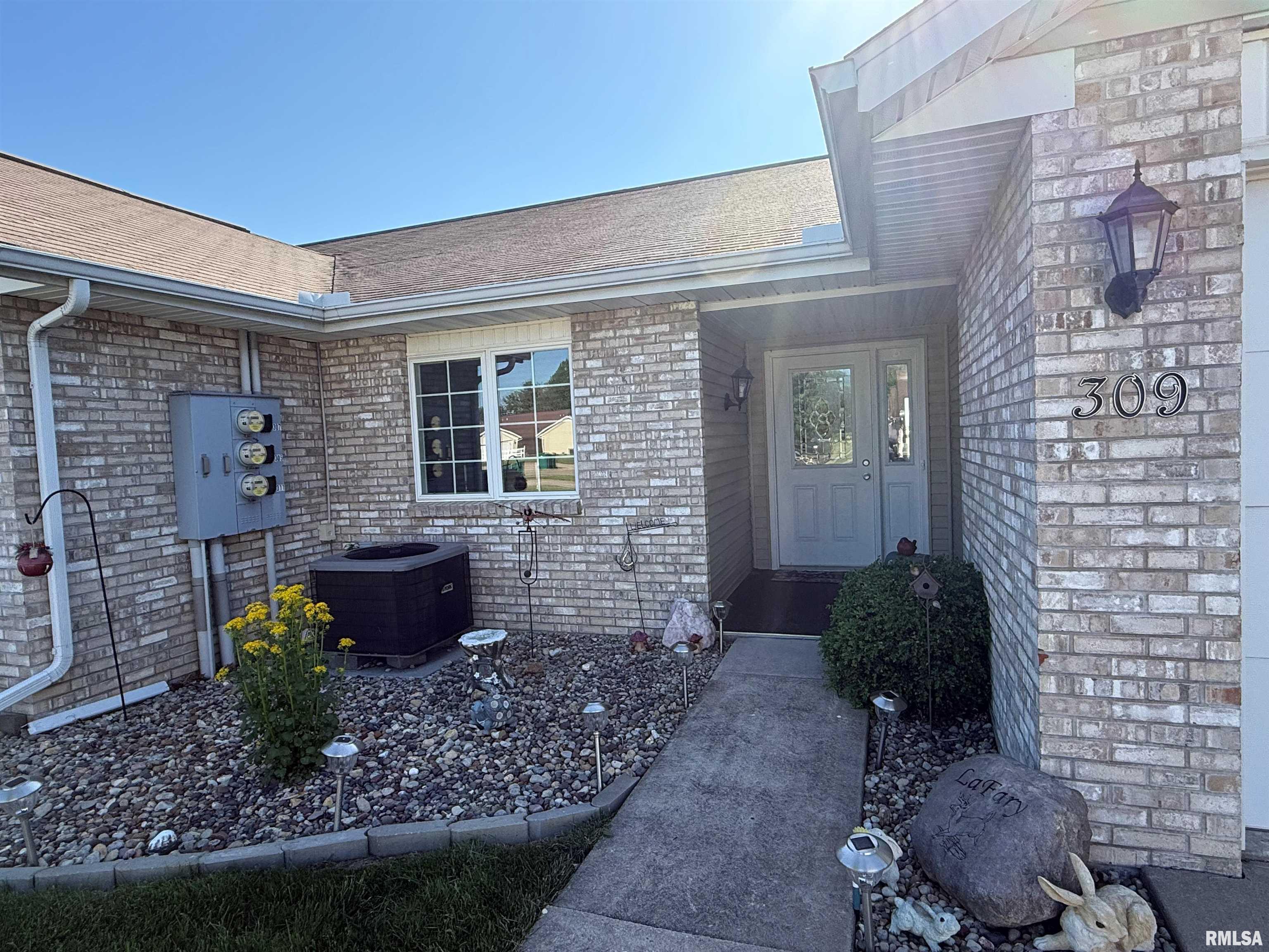 309 Scotch Pine Drive, Macomb, Illinois image 2