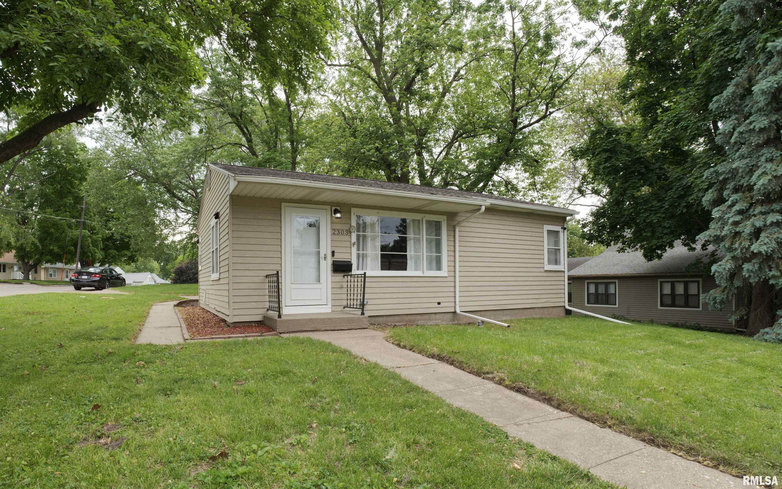 2303 Dunham Street, Clinton, Iowa image 1