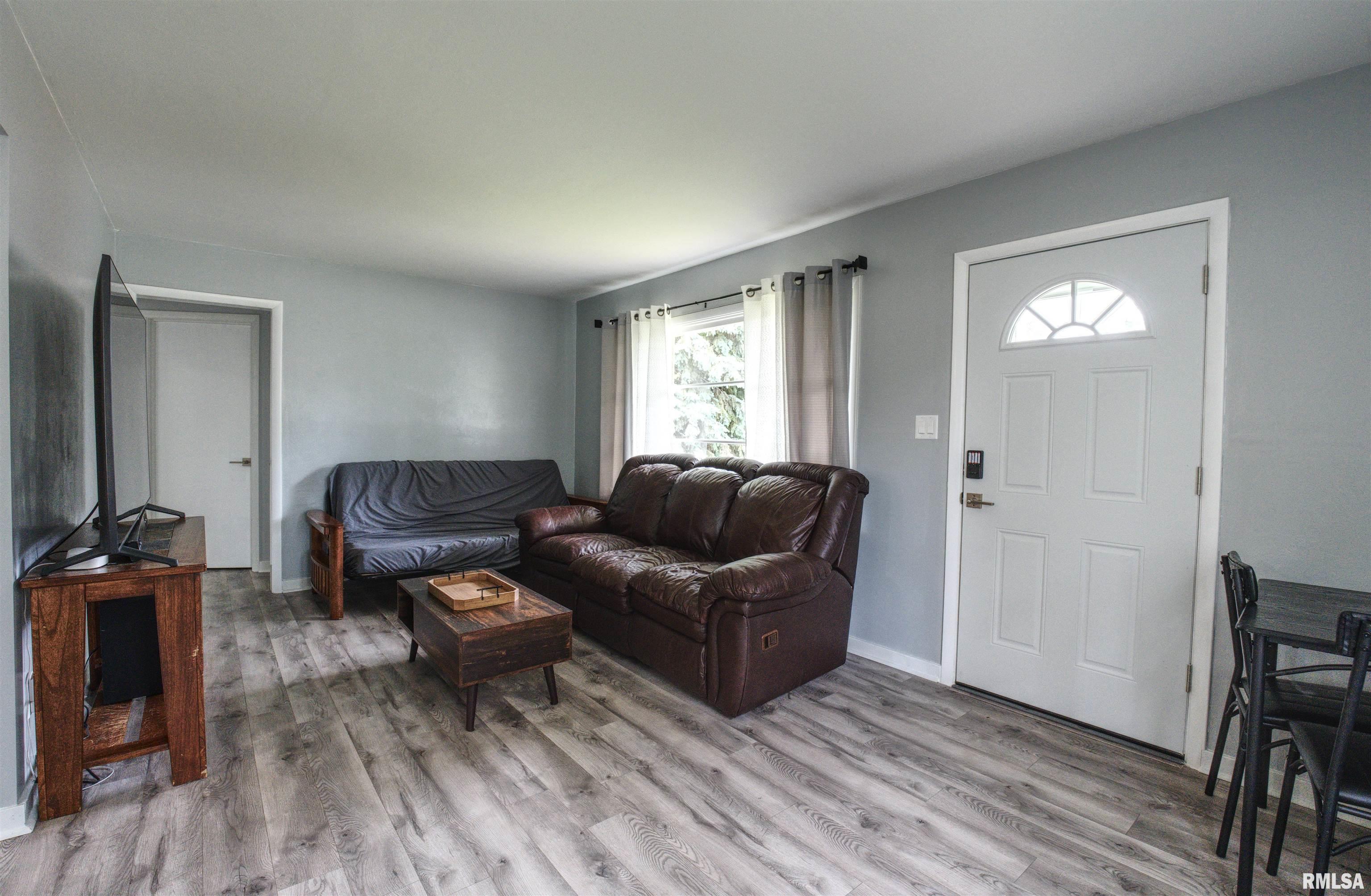 2303 Dunham Street, Clinton, Iowa image 3