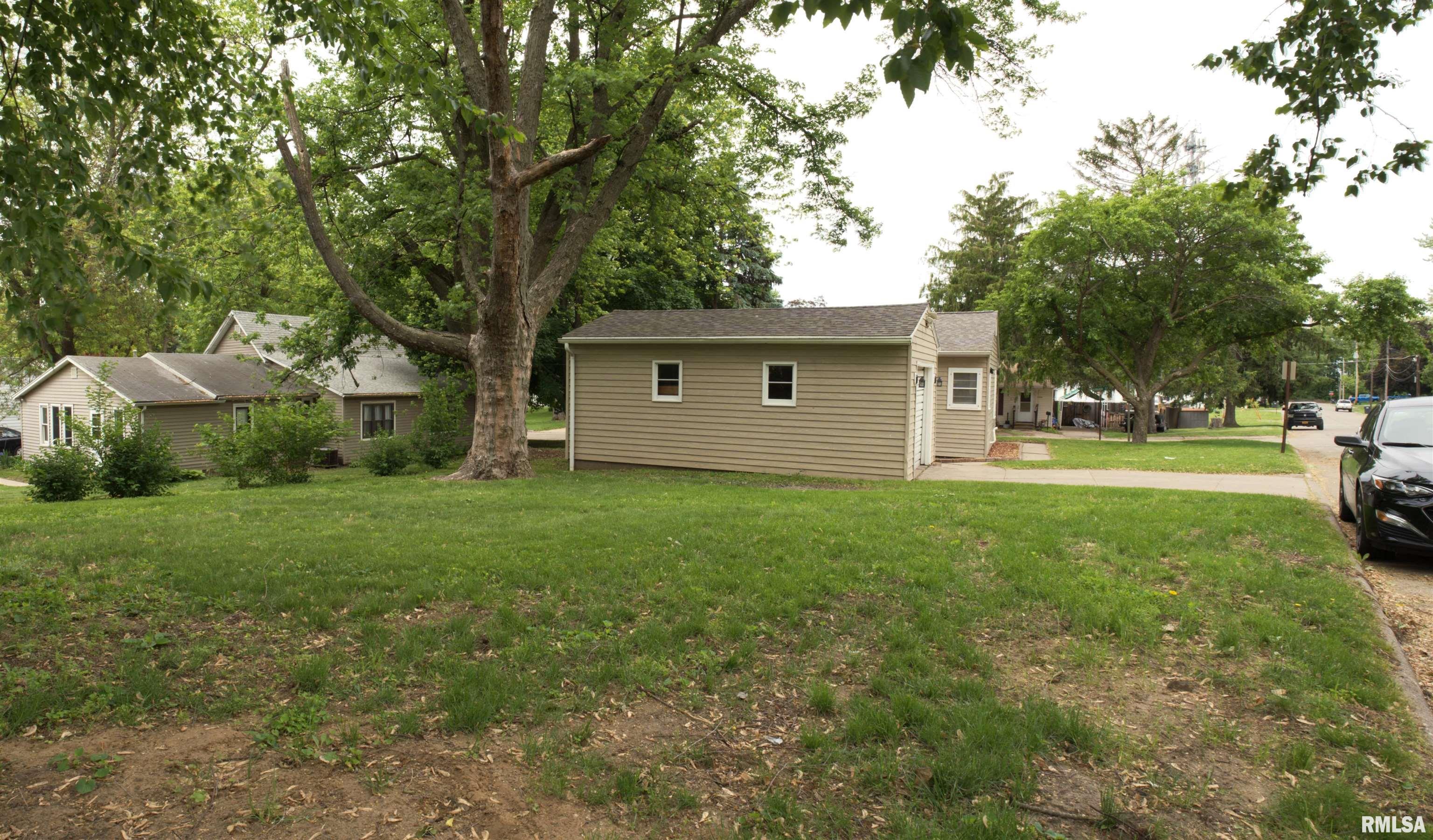 2303 Dunham Street, Clinton, Iowa image 22