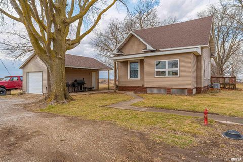 Homes For Sale - 403 W Delavan Street<br/> Logan County, New Holland, IL 62671