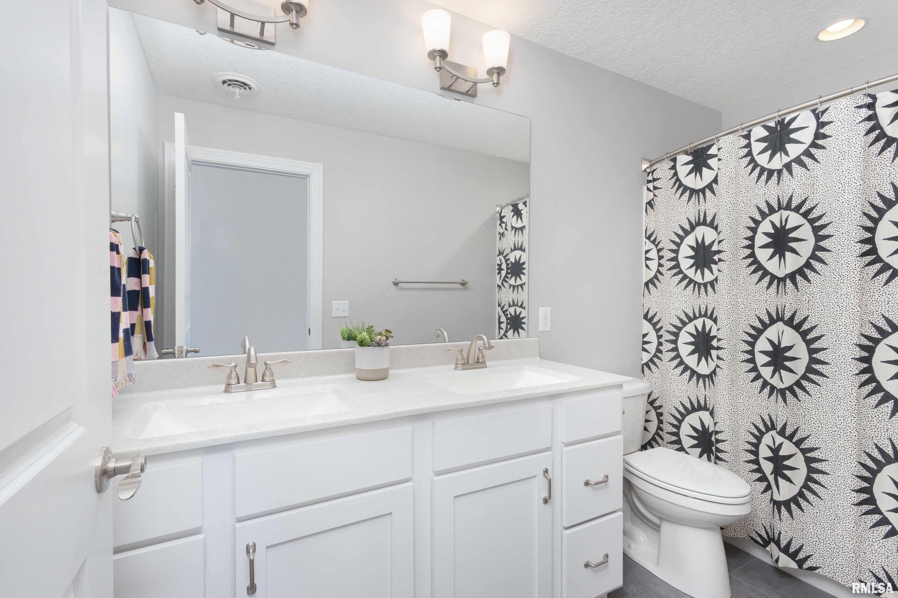 4417 Slate Creek Drive, Bettendorf, Iowa image 21