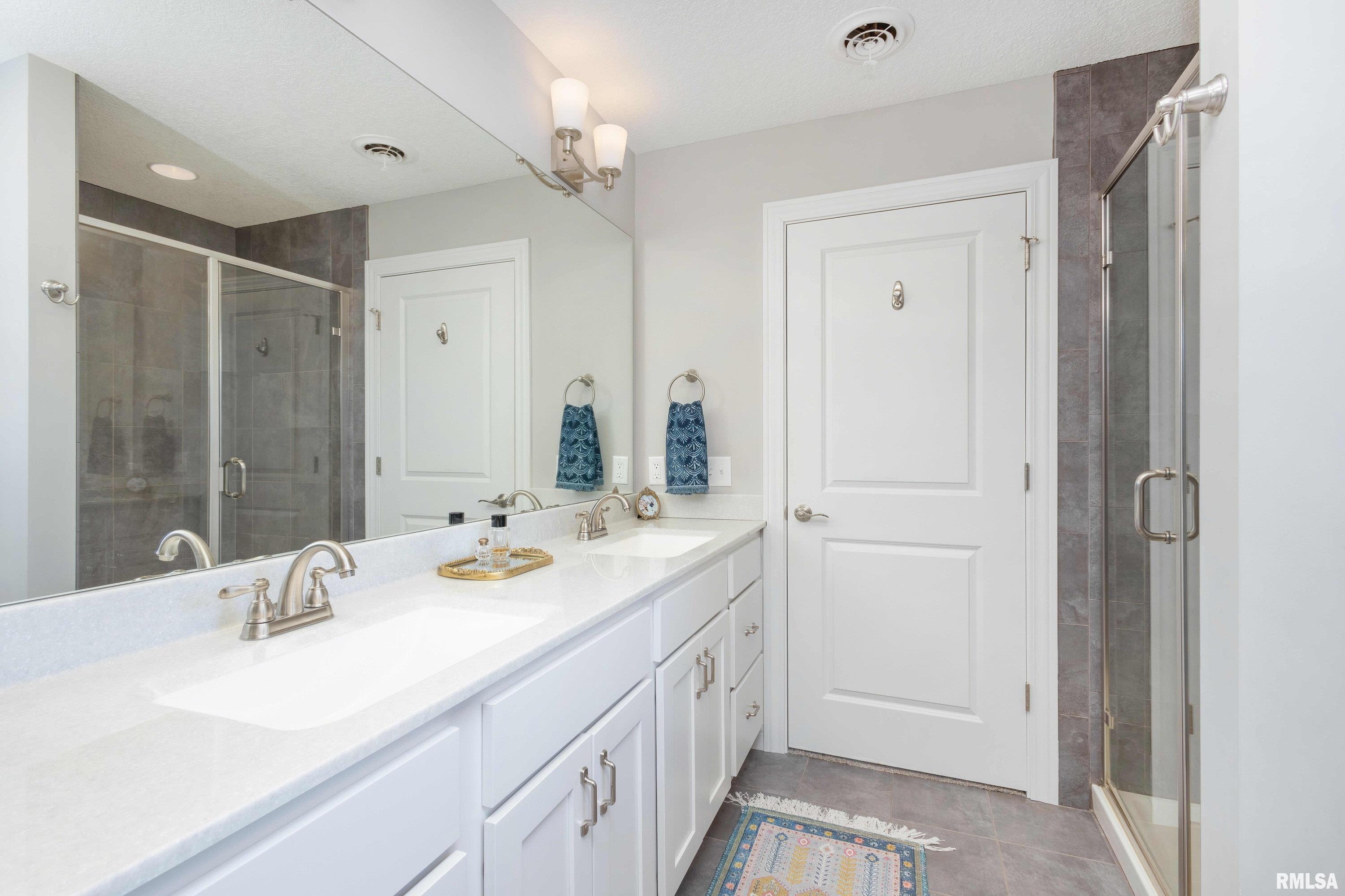 4417 Slate Creek Drive, Bettendorf, Iowa image 25