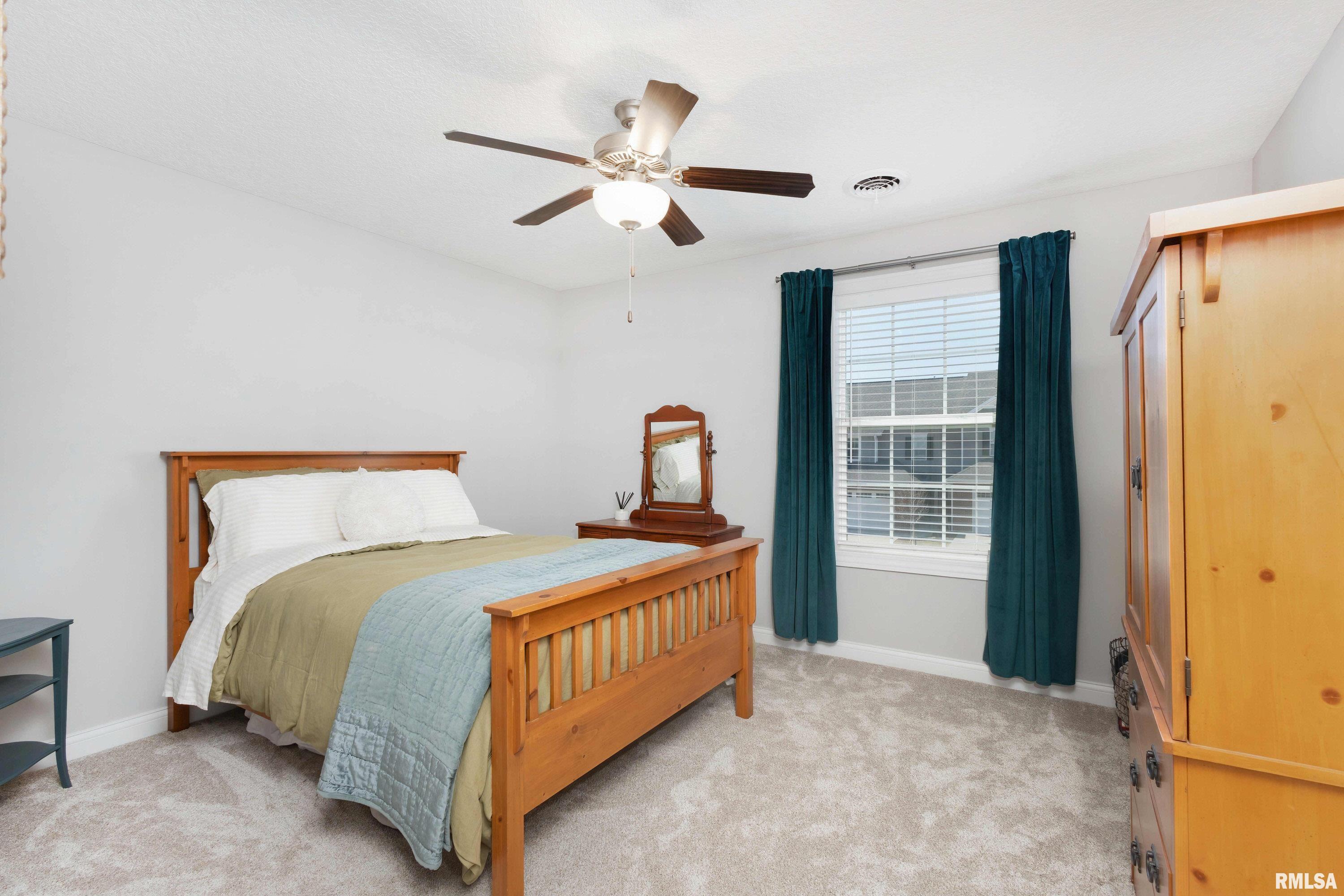 4417 Slate Creek Drive, Bettendorf, Iowa image 16