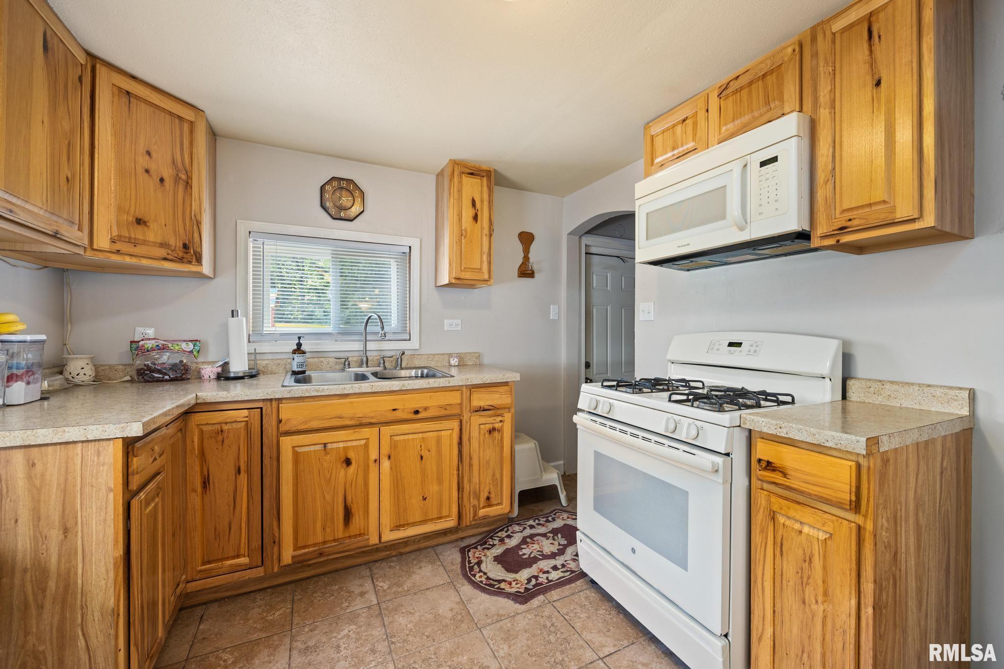 133 Hollywood Circle, Creve Coeur, Illinois image 12