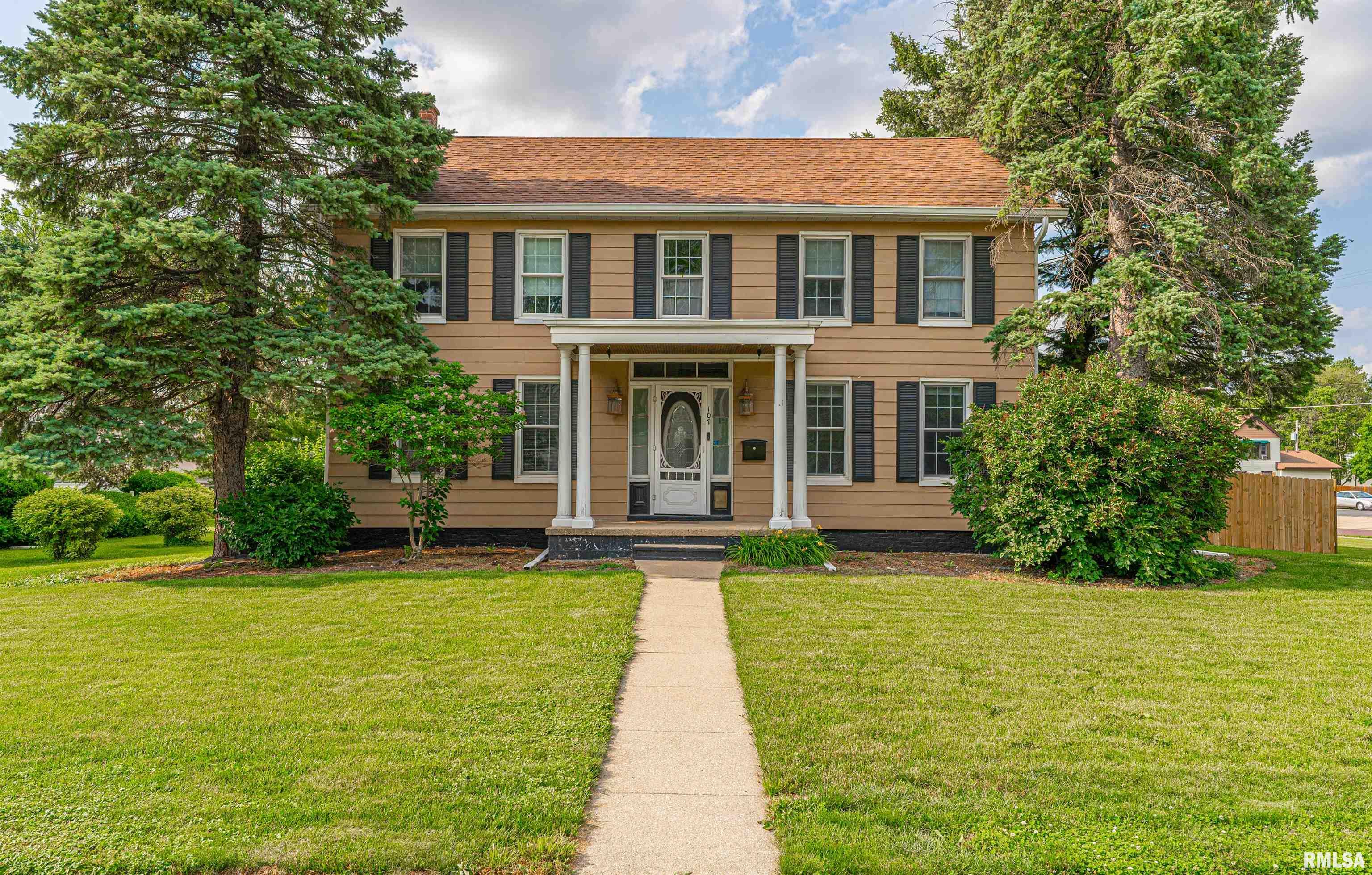 107 W 3RD Street
