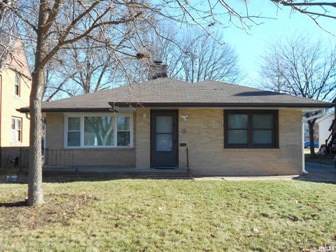 Homes For Sale - 305 N Ward Street<br/> Macomb, IL 61455