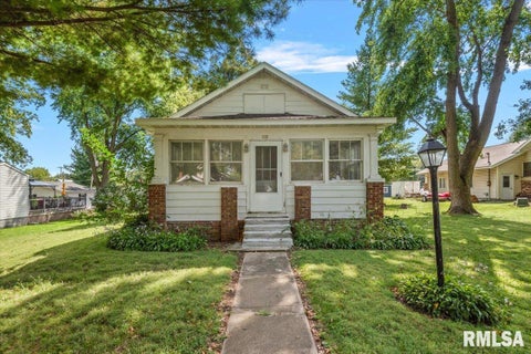 Homes For Sale - 108 Buttell Street<br/> Elkhart, IL 62634
