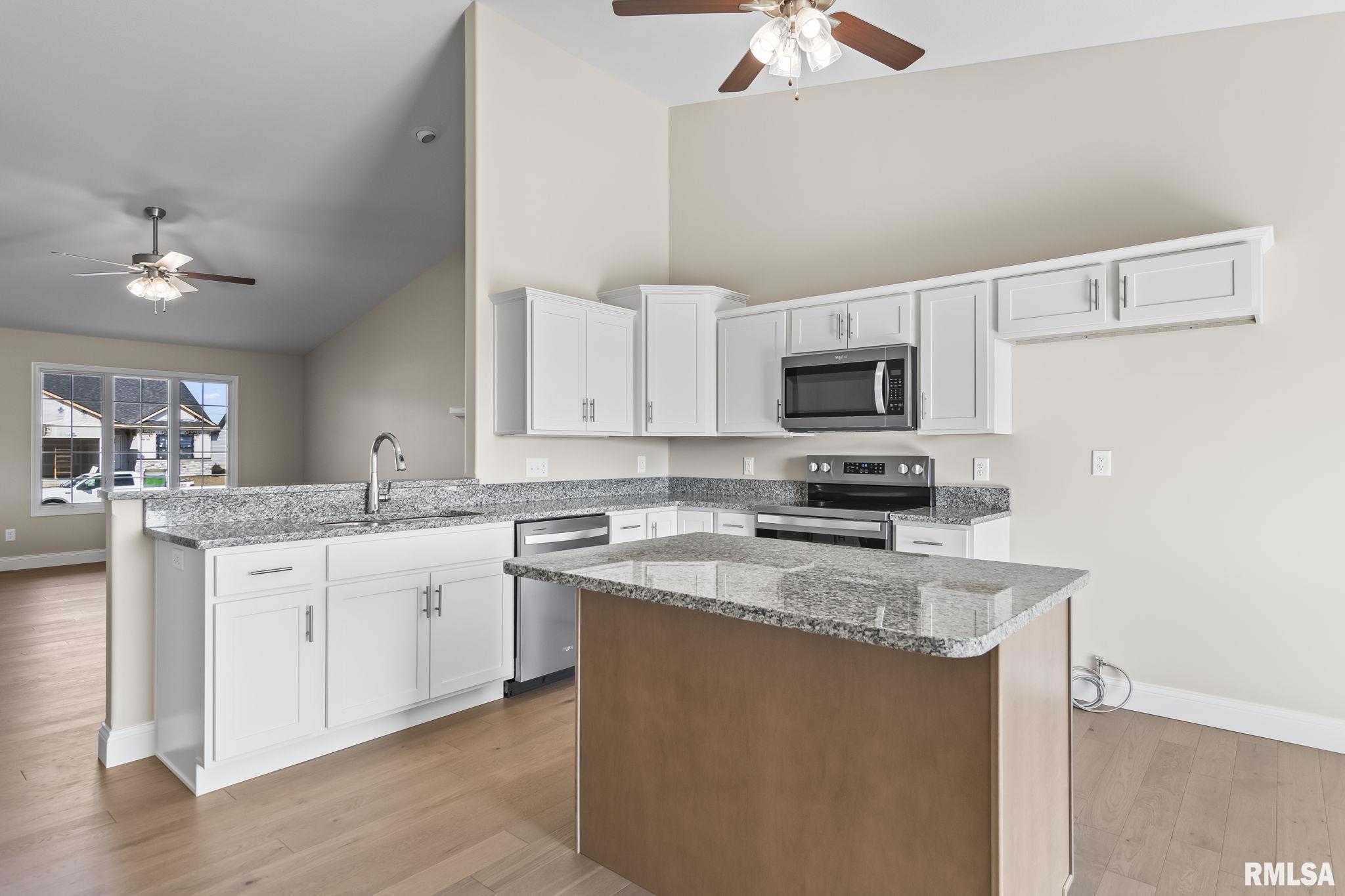 4602 Castle Pines Drive, Springfield, Illinois image 9