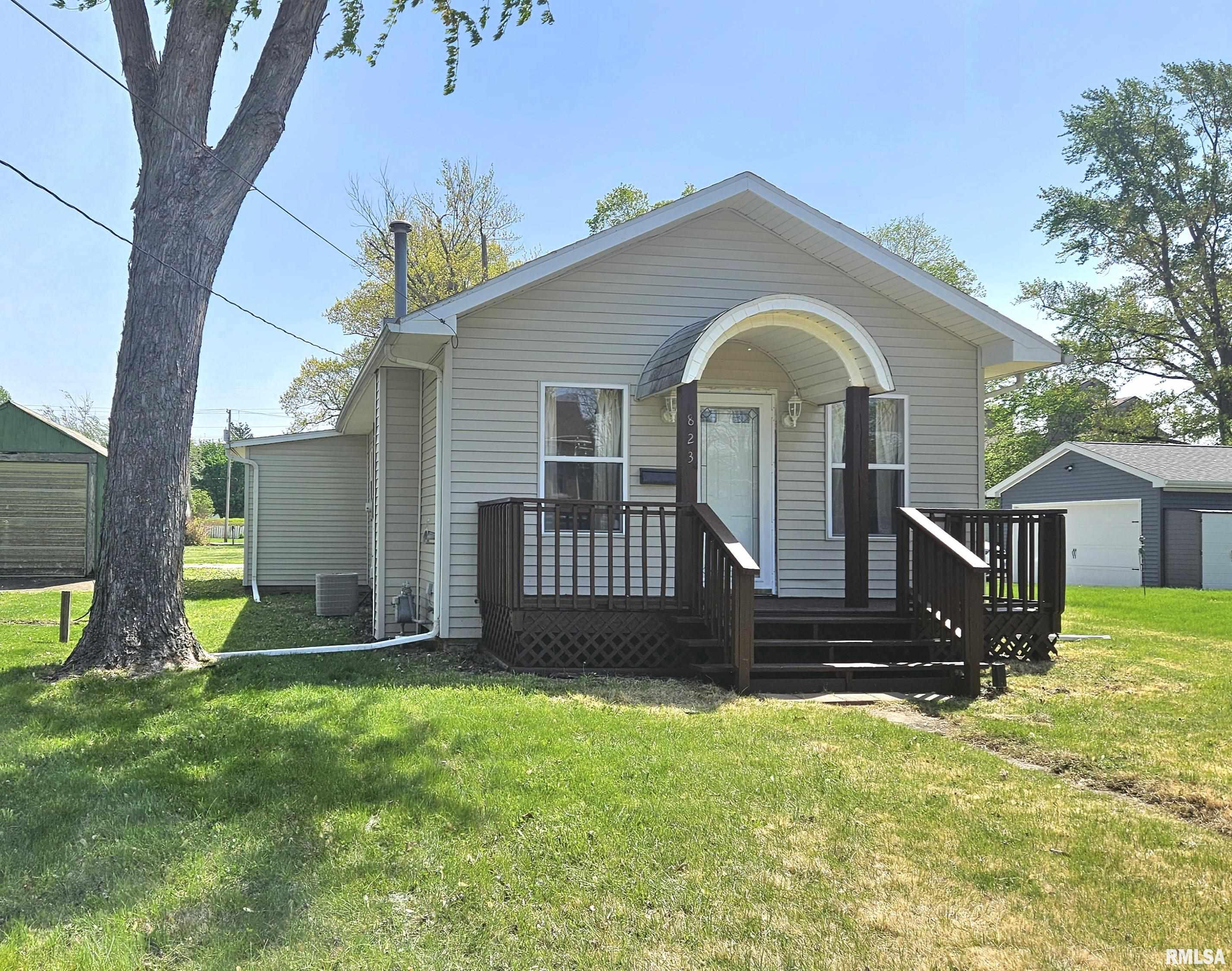823 N Broadway Street, Lewistown, Illinois image 1