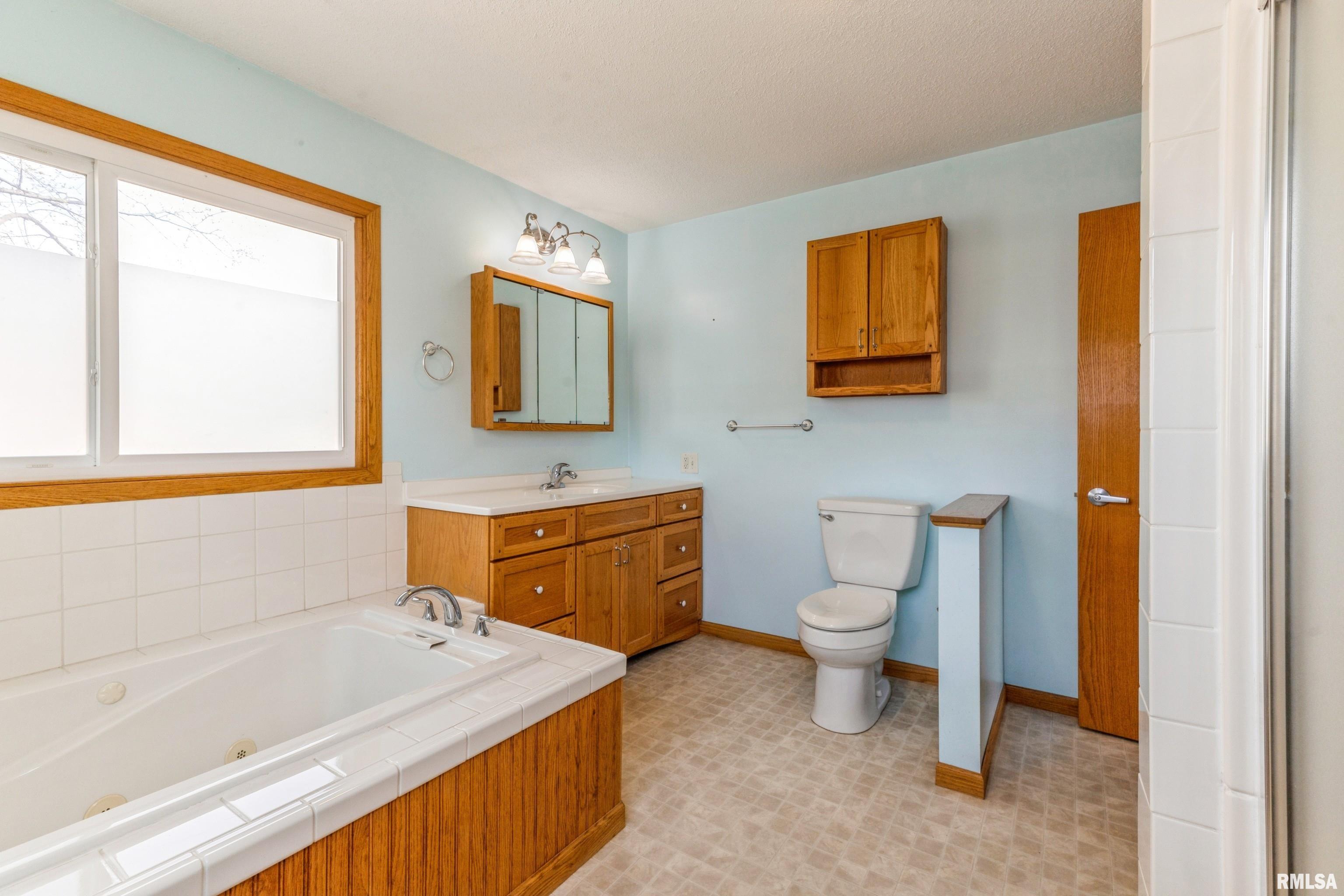 4204 Warren Street, Davenport, Iowa image 18