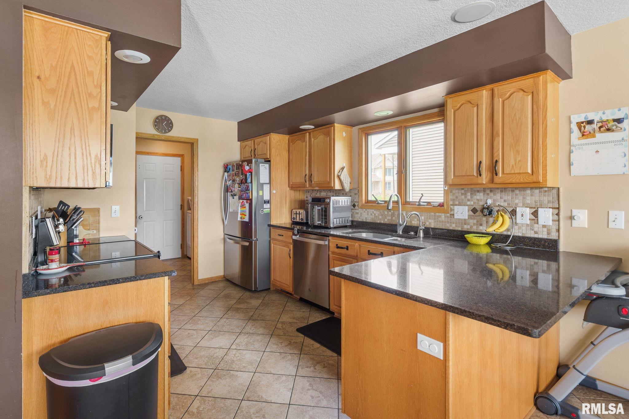 2025 Ashford Road, Bettendorf, Iowa image 12