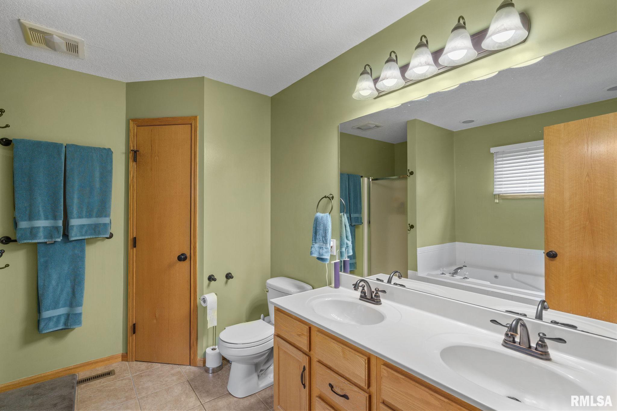 2025 Ashford Road, Bettendorf, Iowa image 18