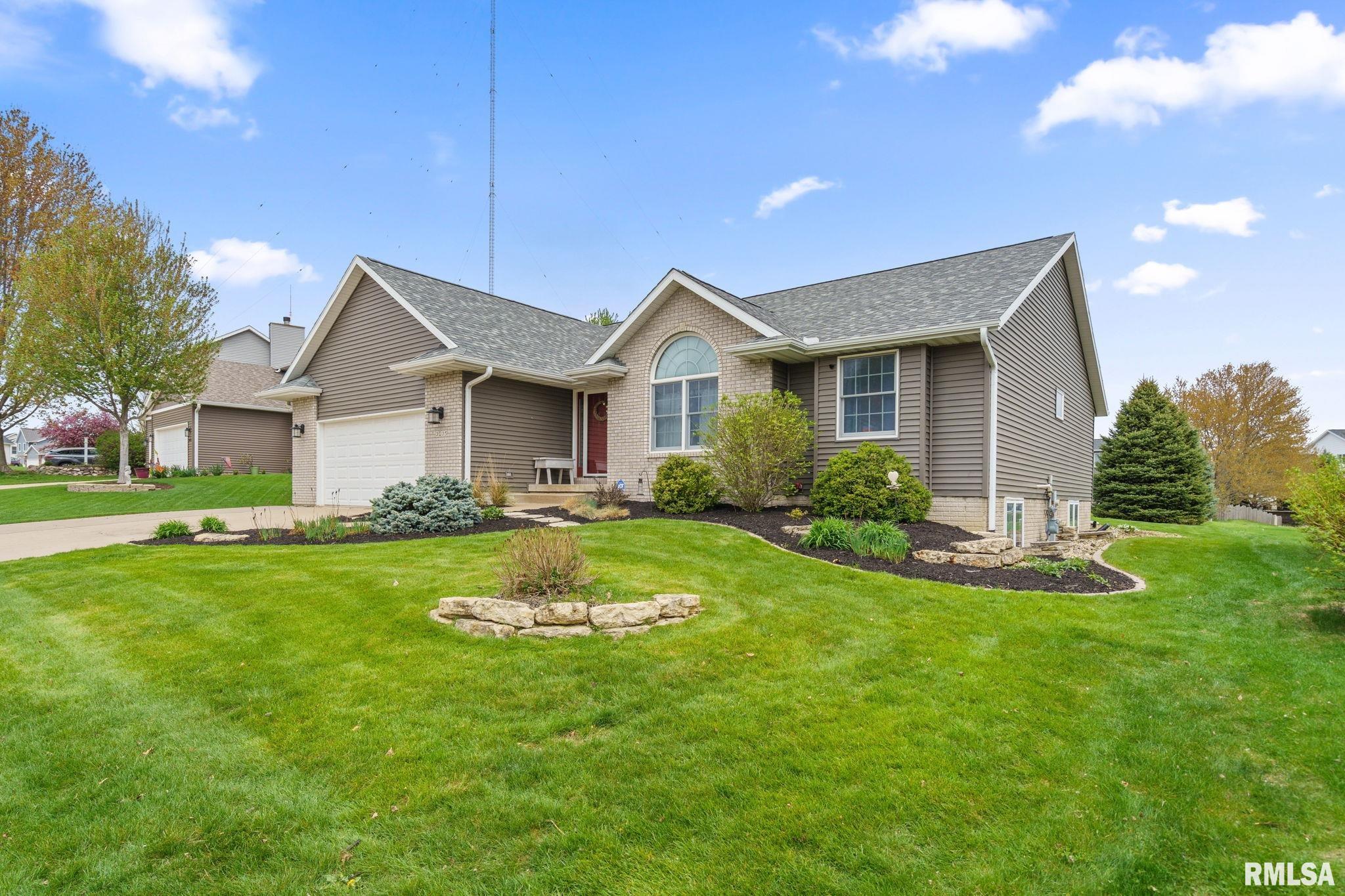 2025 Ashford Road, Bettendorf, Iowa image 2