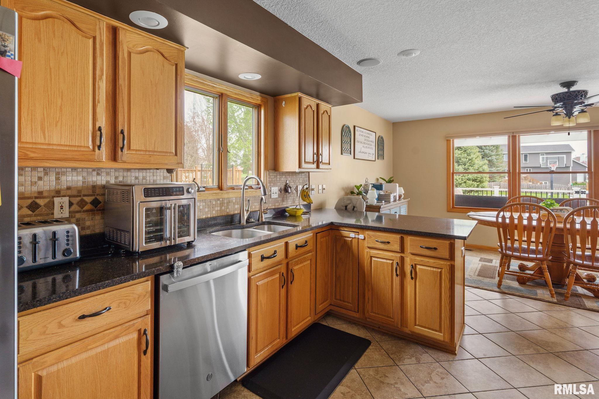 2025 Ashford Road, Bettendorf, Iowa image 9