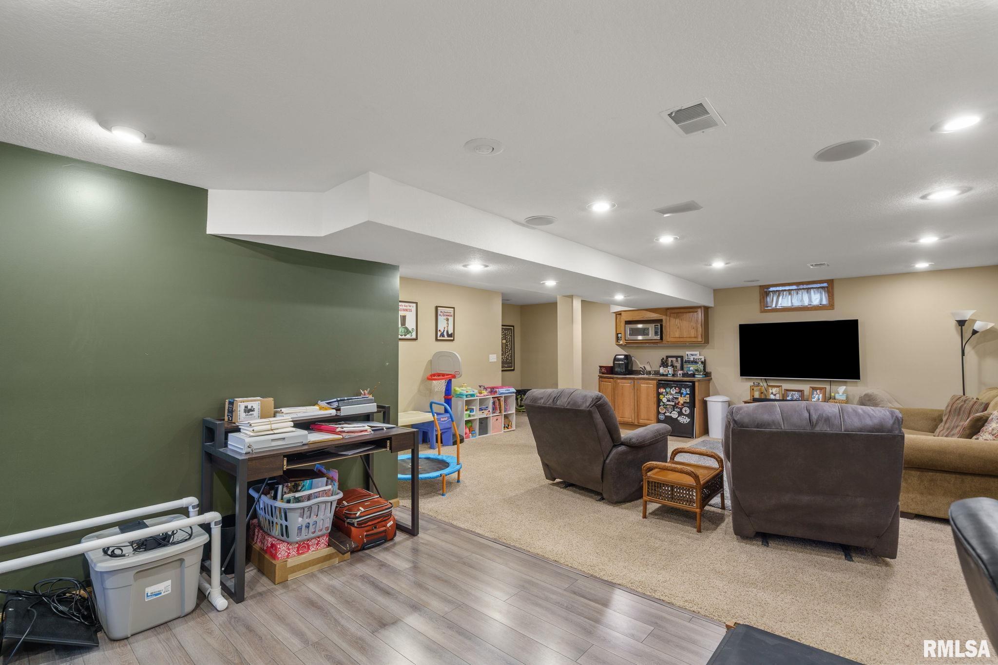 2025 Ashford Road, Bettendorf, Iowa image 27